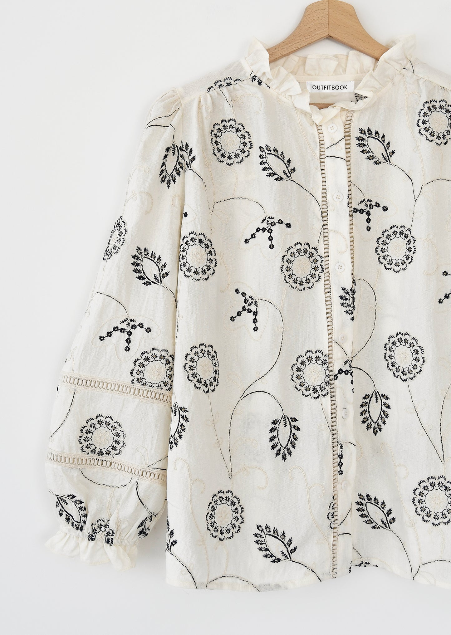 Chemise avec broderies