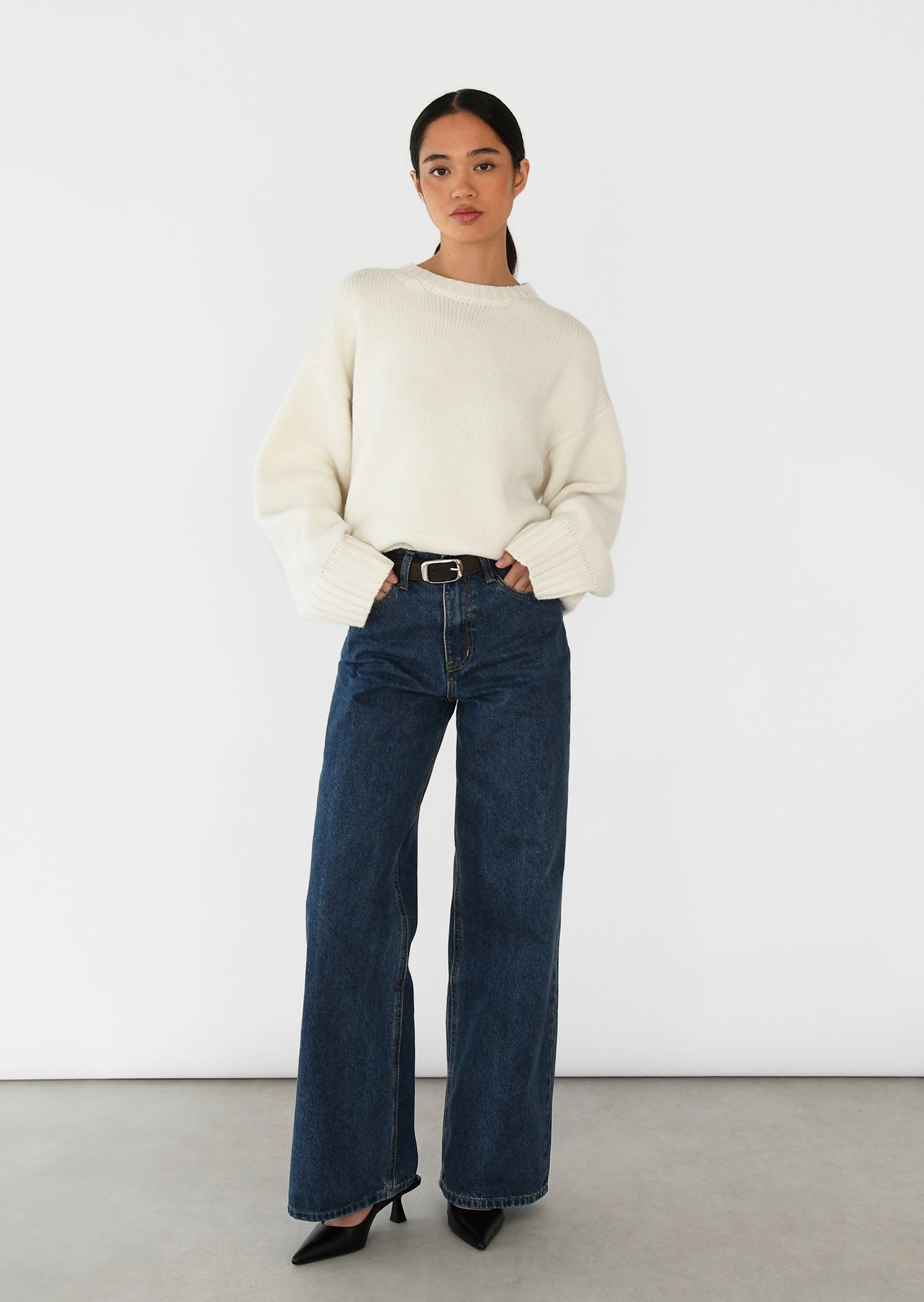 Round neck knit sweater