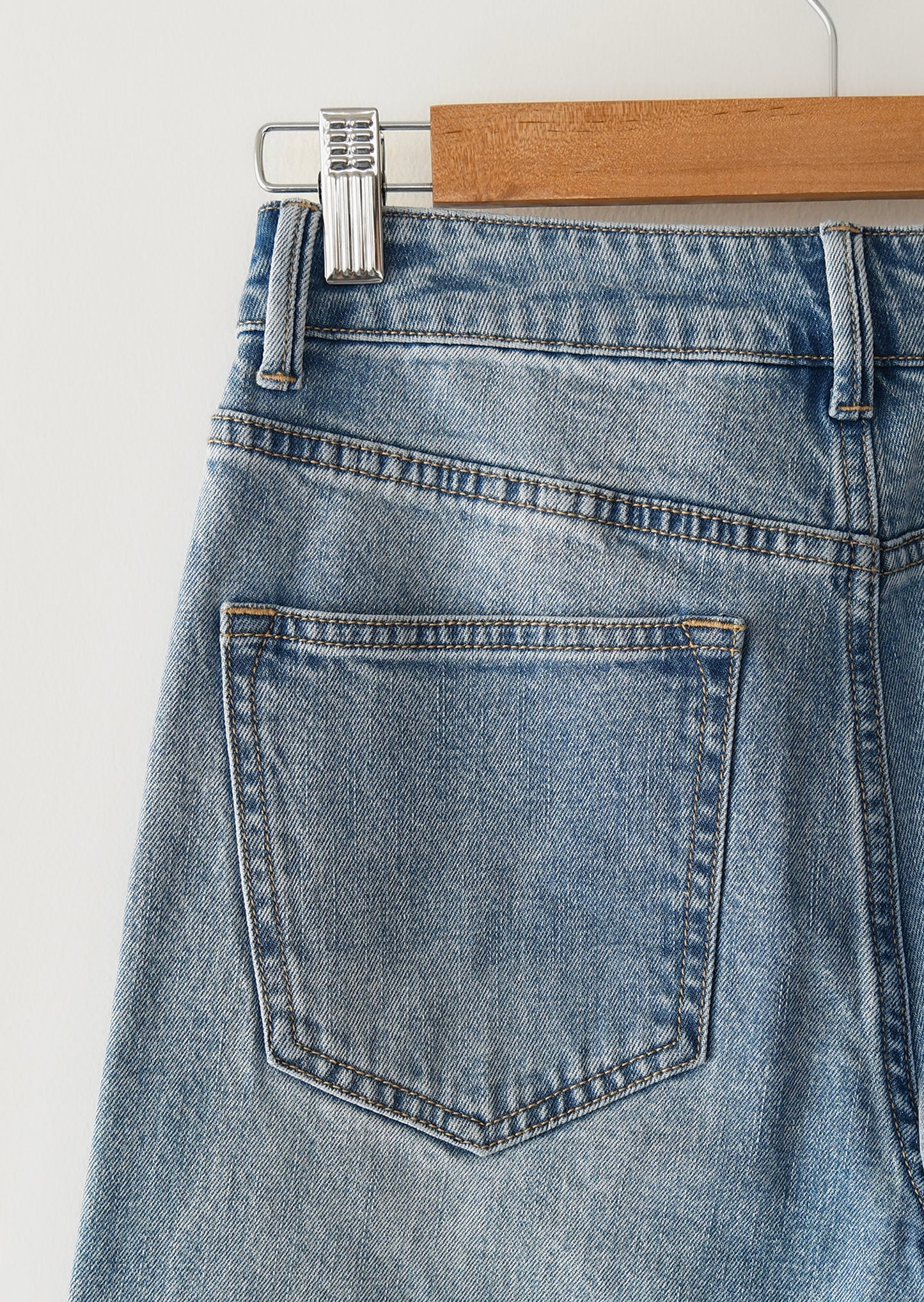 Jean droit taille mi-haute