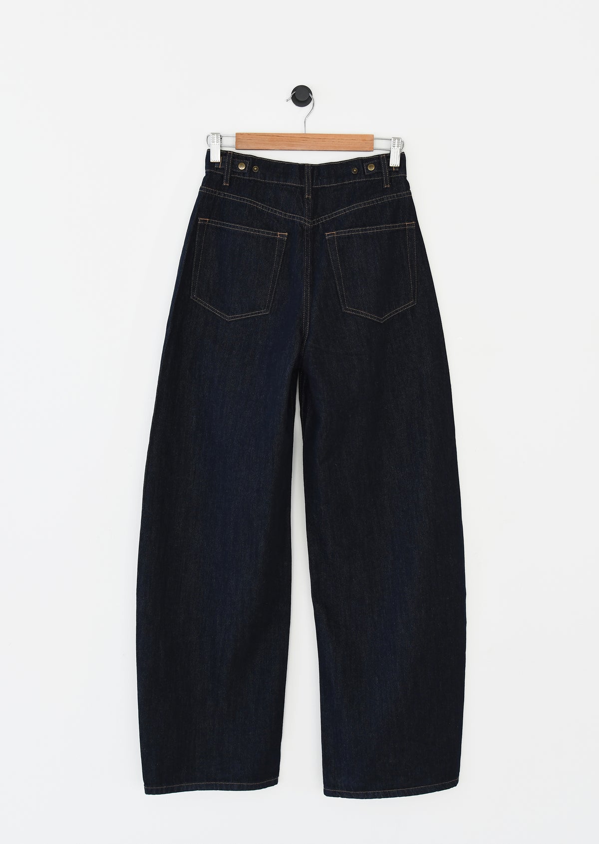 High-waisted barrel jeans