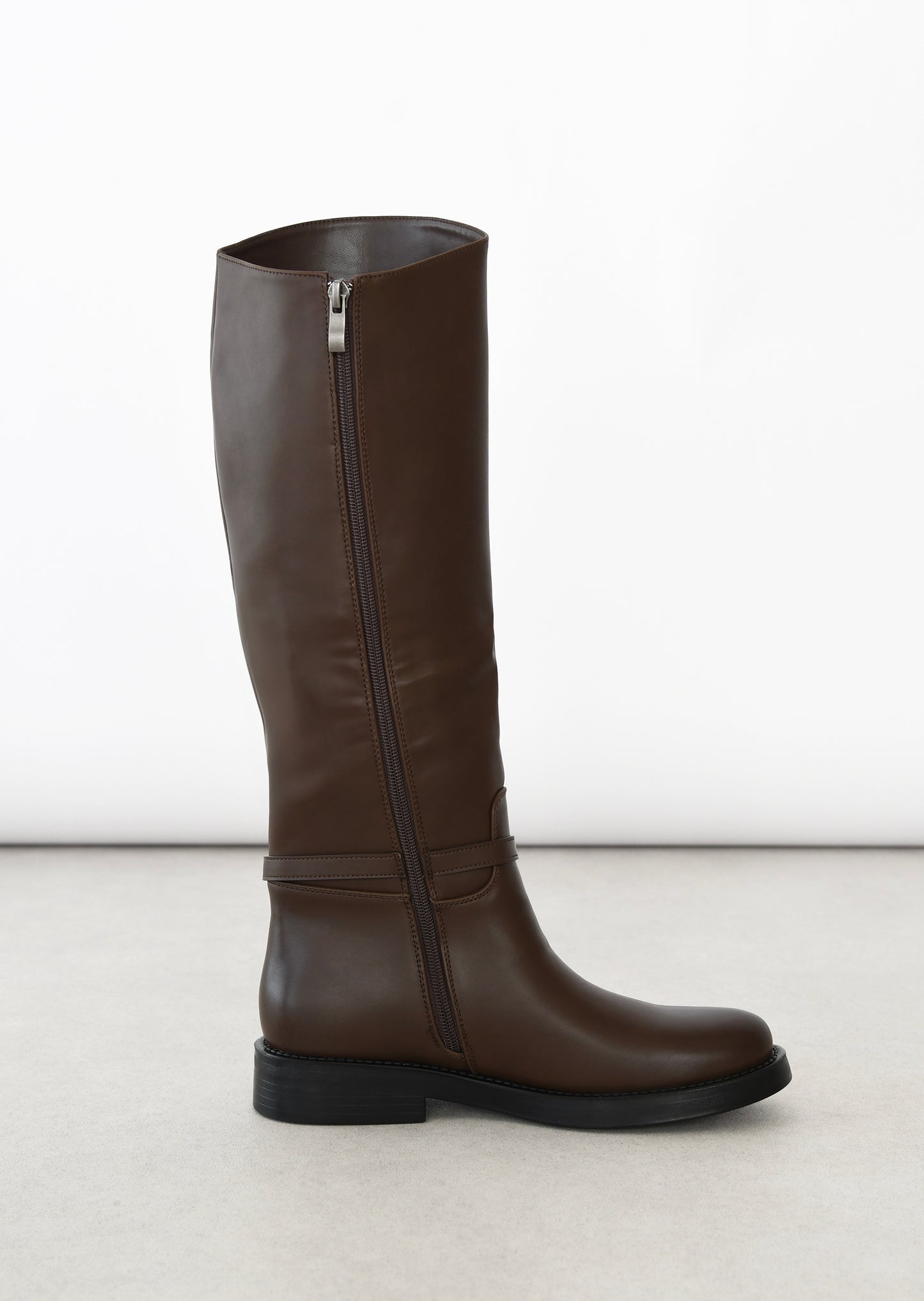 Bottes plates avec bride