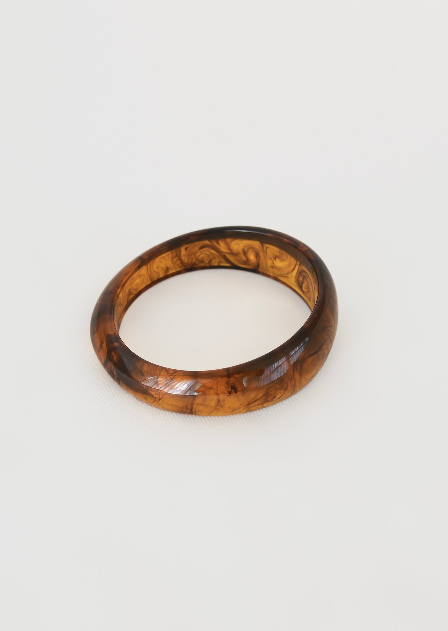 Pulsera de resina en tono ámbar