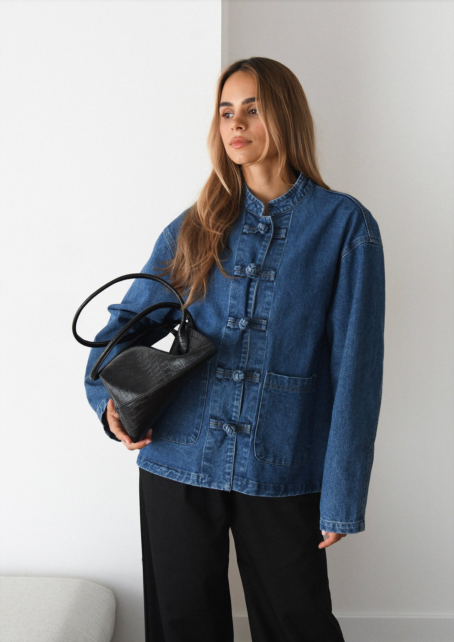 Chaqueta denim con alamares