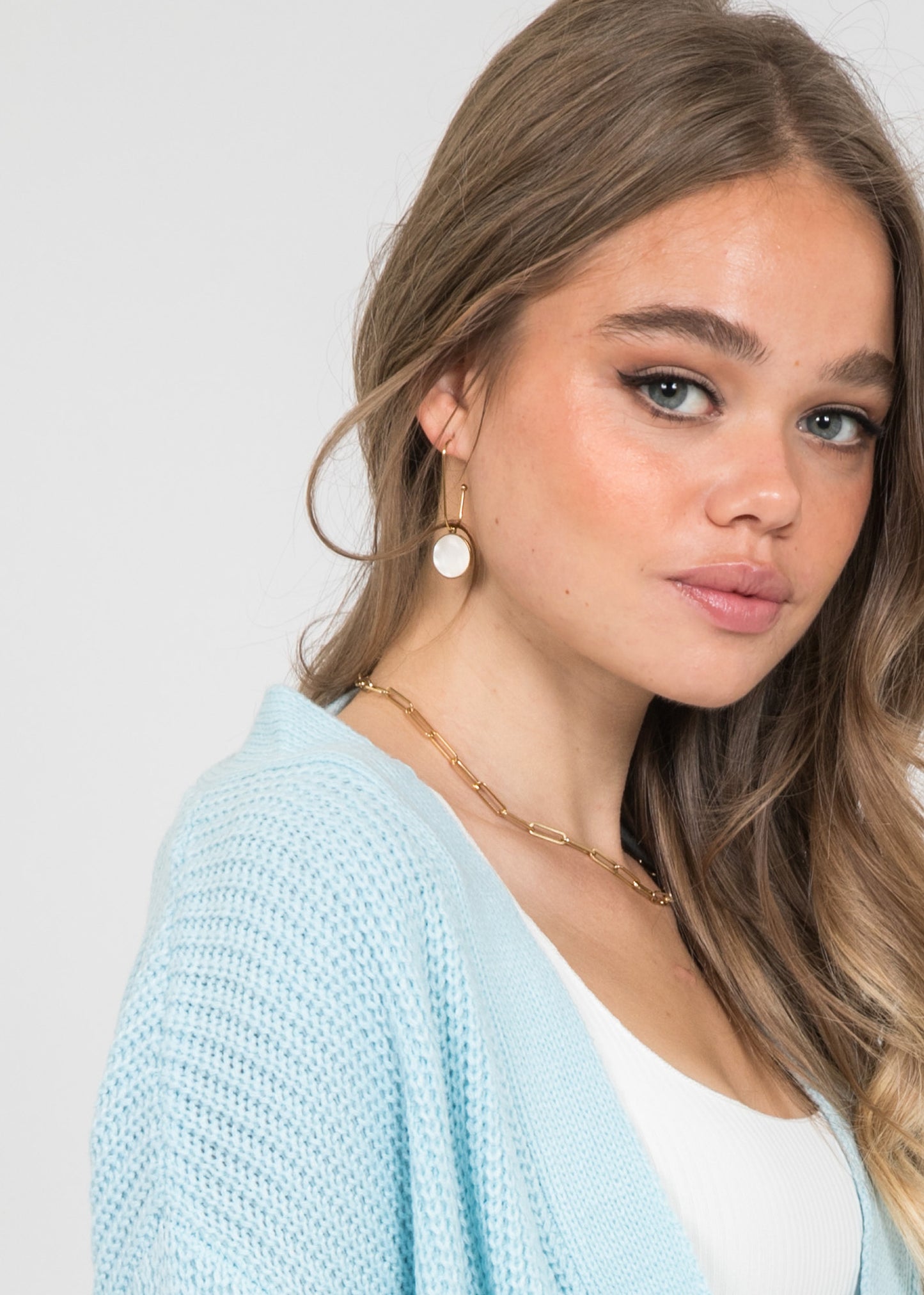 Pendientes con colgante en color nacarado