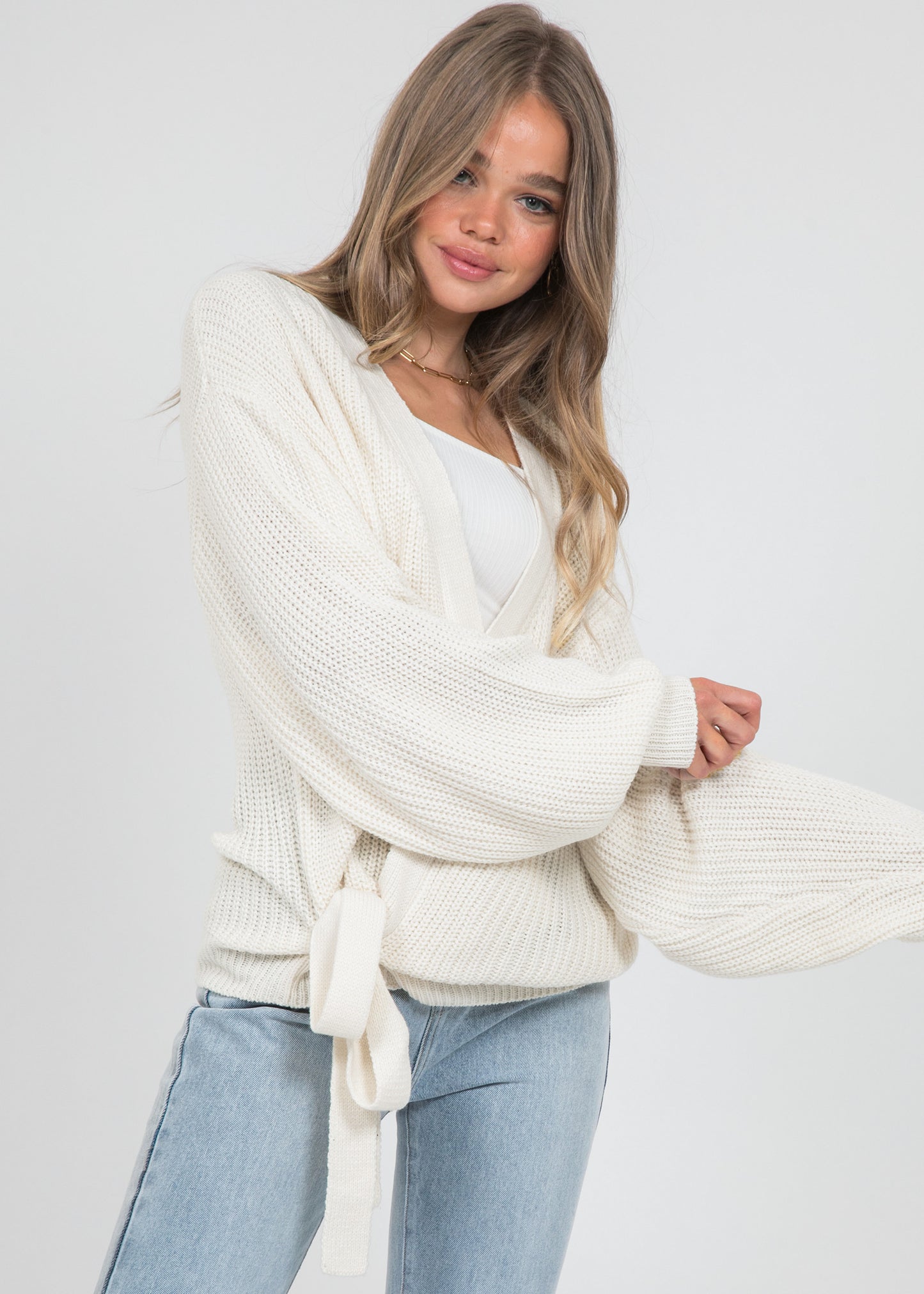 Cardigan cache-cœur noué sur le devant blanc