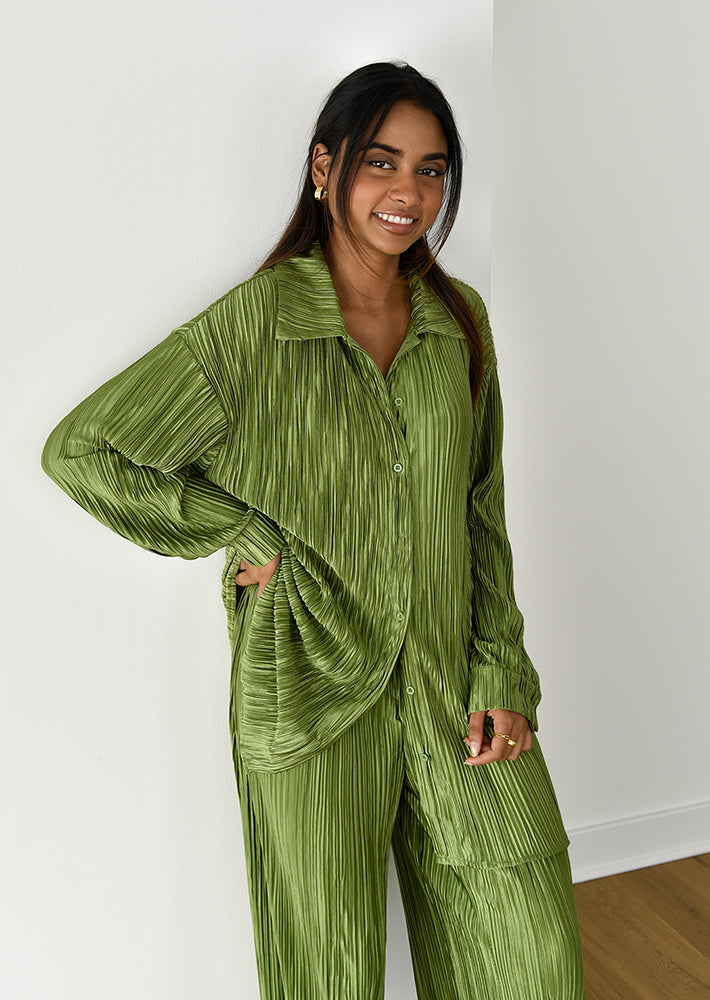 Chemise en satin plissée