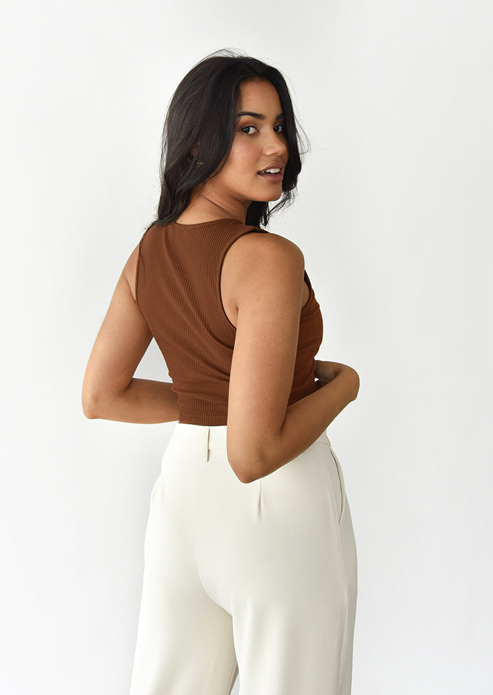 Débardeur marron côtelé col V
