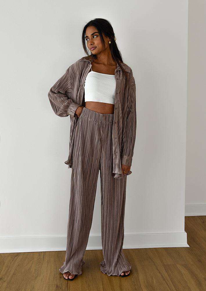 Pantalón plisado de satén