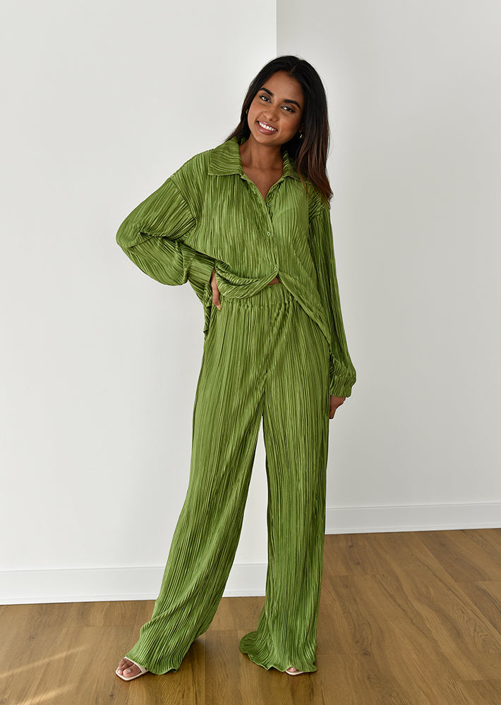 Pantalón plisado de satén