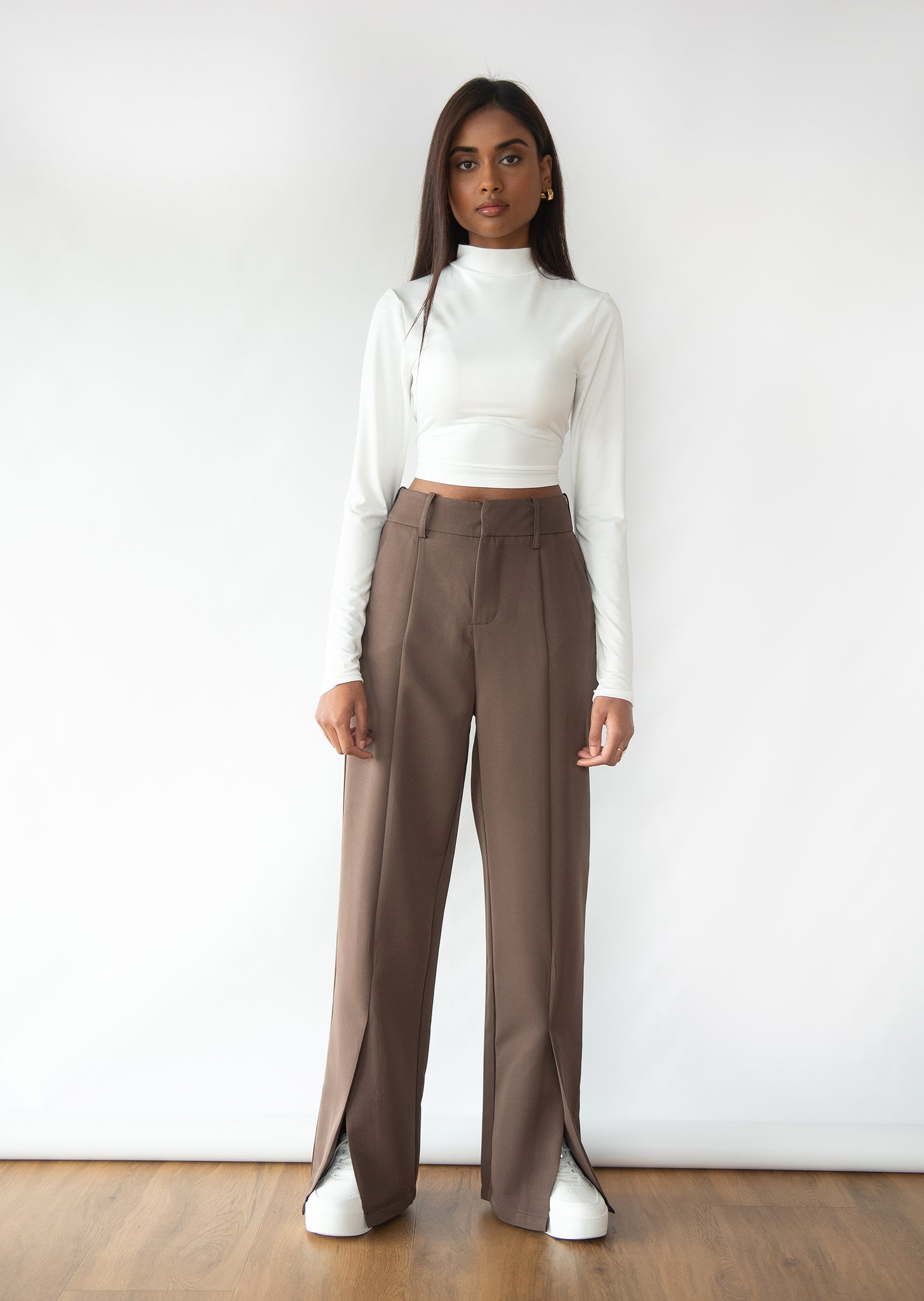 Pantalón con abertura delantera - marrón