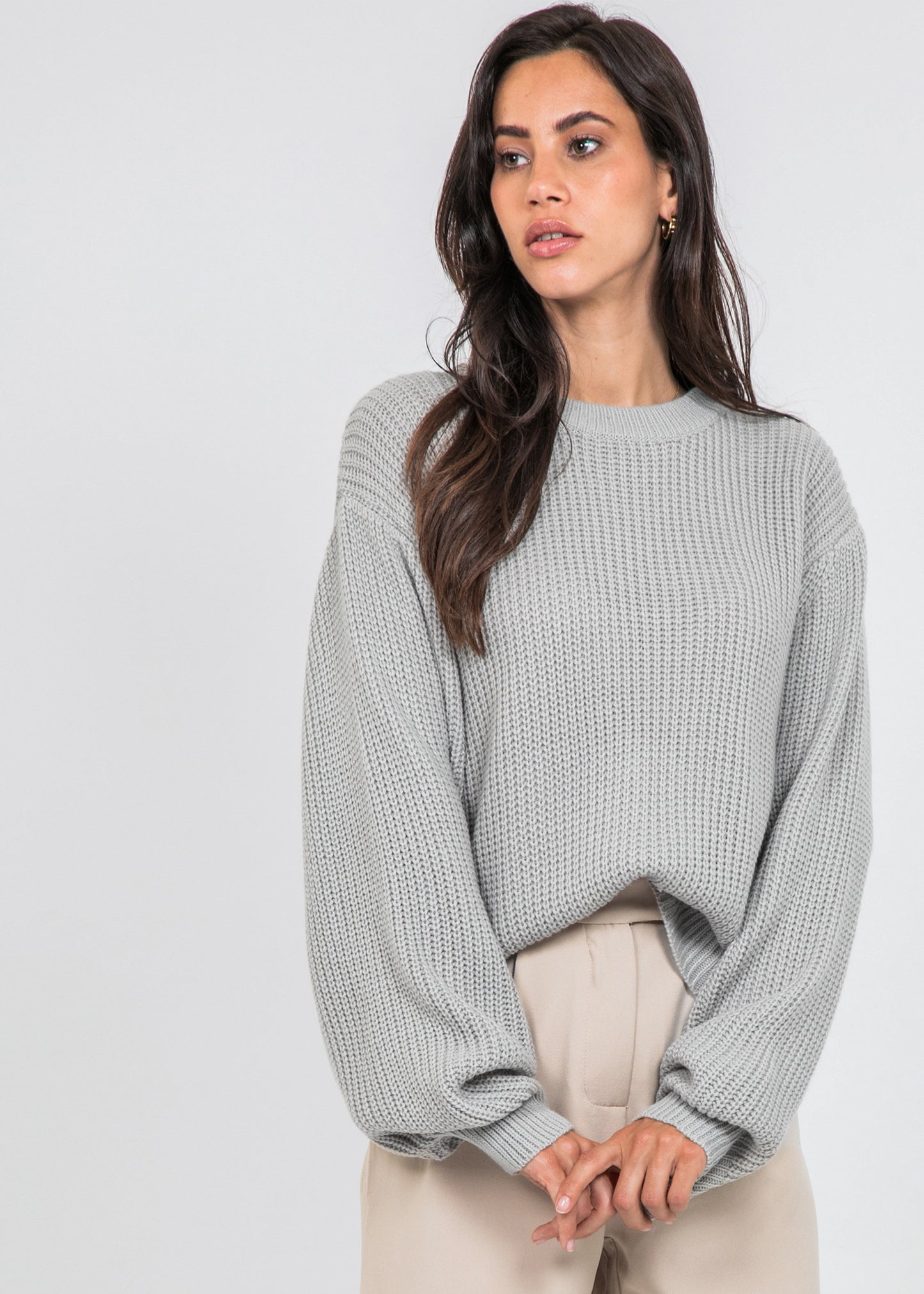 Oversize round neck jumper in grey