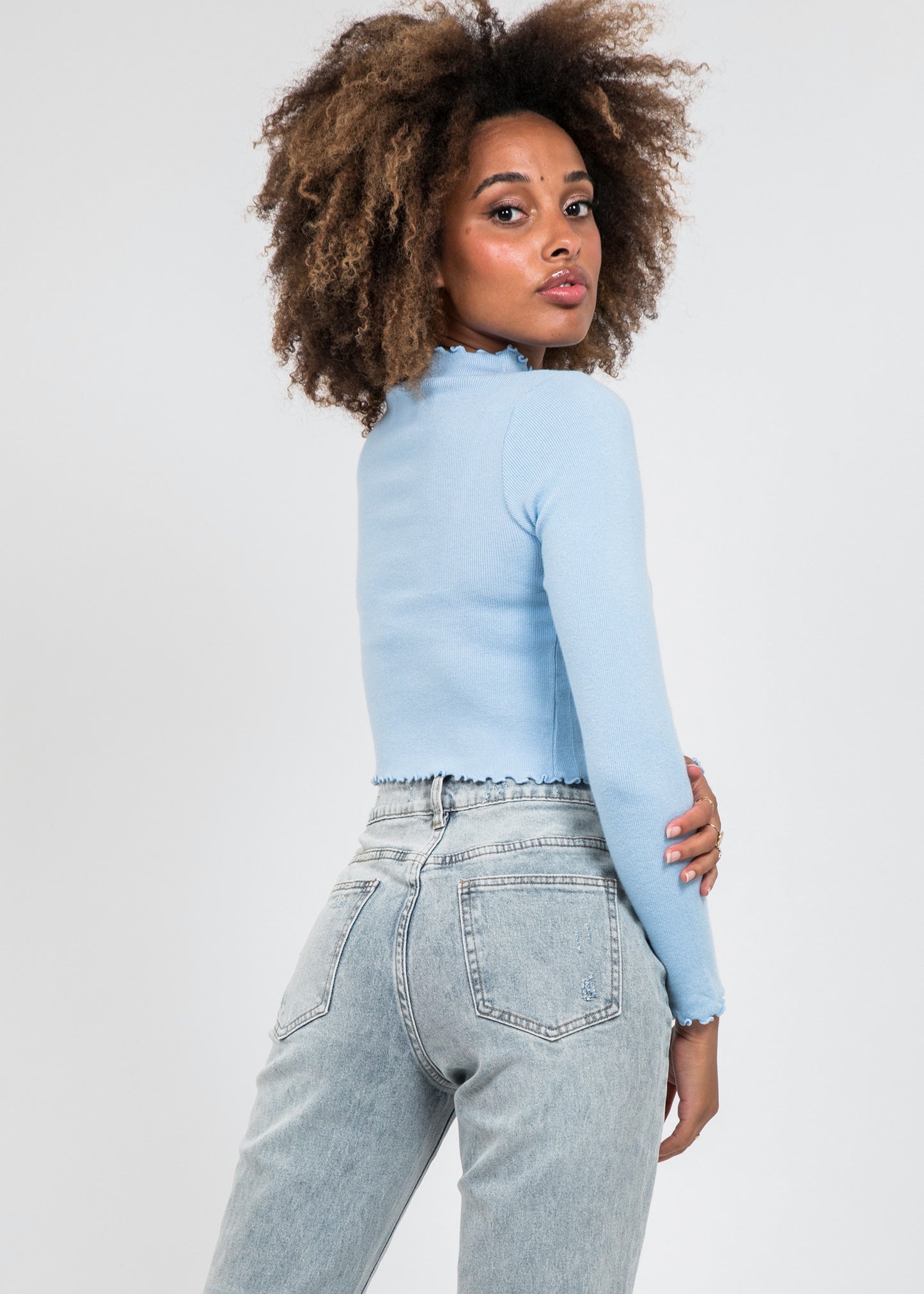 Pull à ourlet volanté bleu