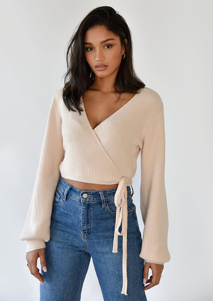 Wrap knitted jumper with balloon sleeves in beige