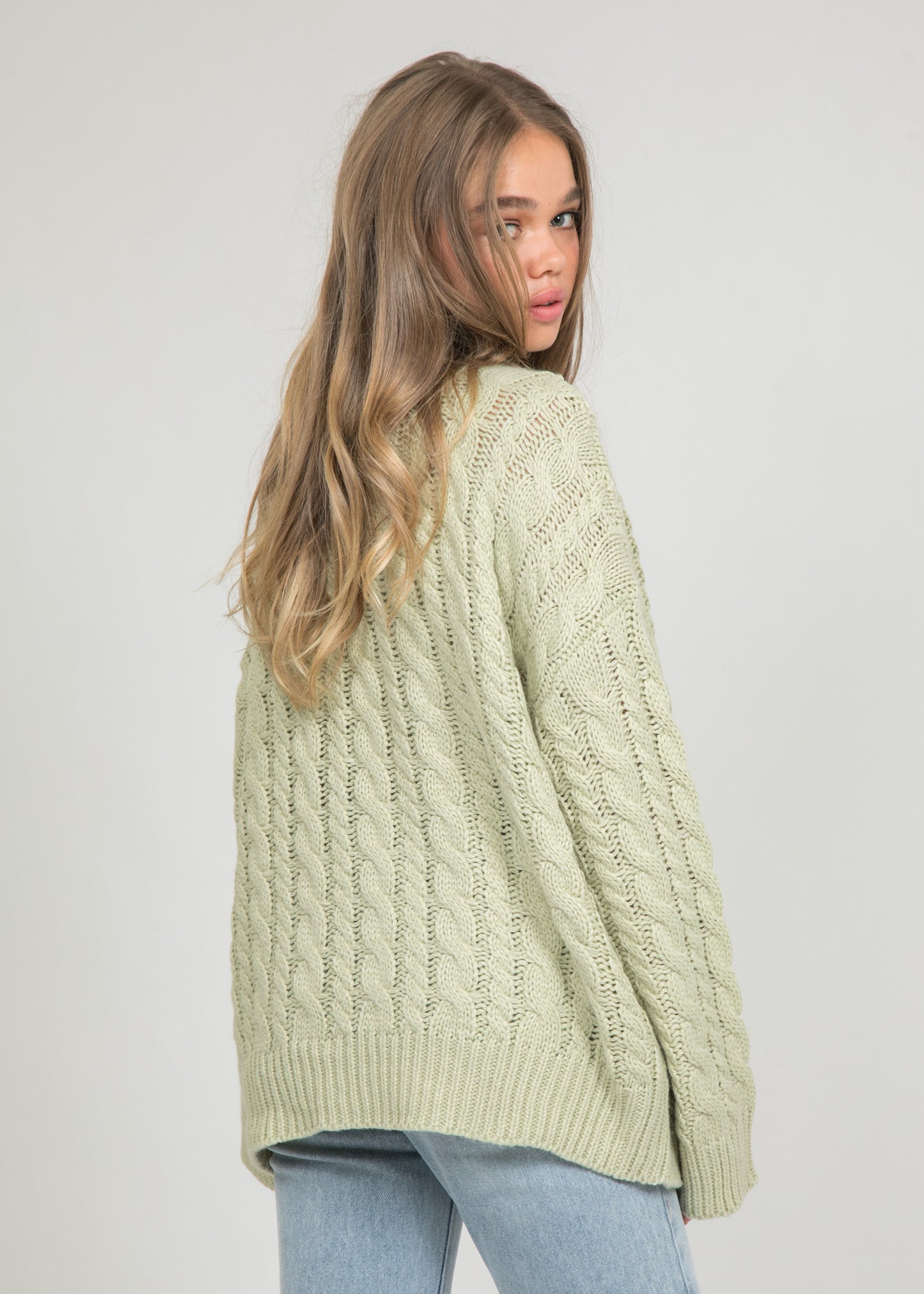 Cable knit round neck jumper in green
