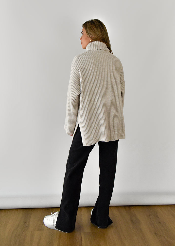 Pull col roulé beige