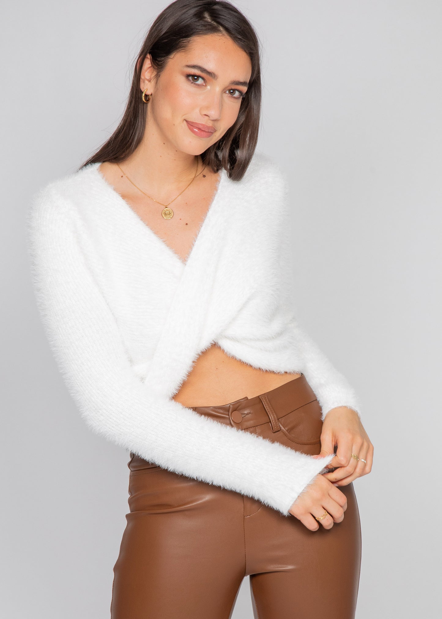 Pull duveteux drapé blanc