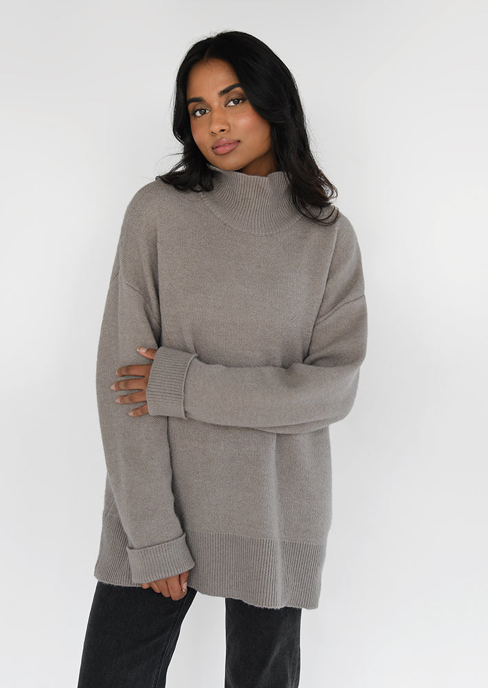 Pull en maille à col montant –