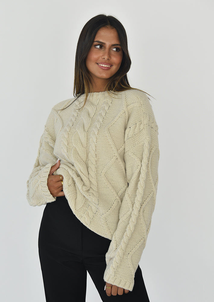 Chunky cable-knit sweater1