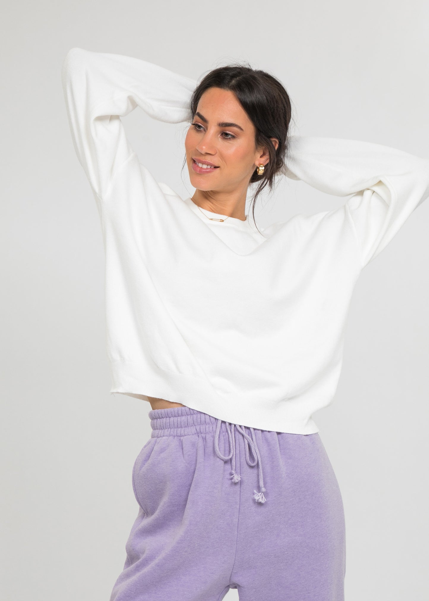 Jersey de punto blanco oversize con cuello redondo