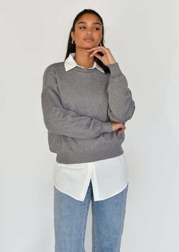 Jersey oversize de punto gris con cuello redondo