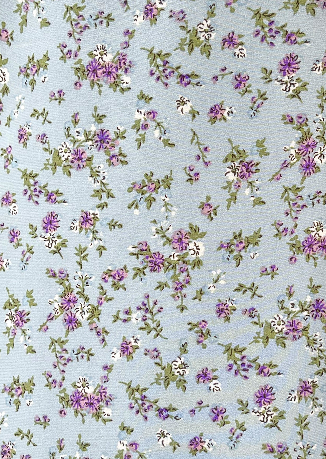 Vestido corto floral con escote cuadrado y abertura