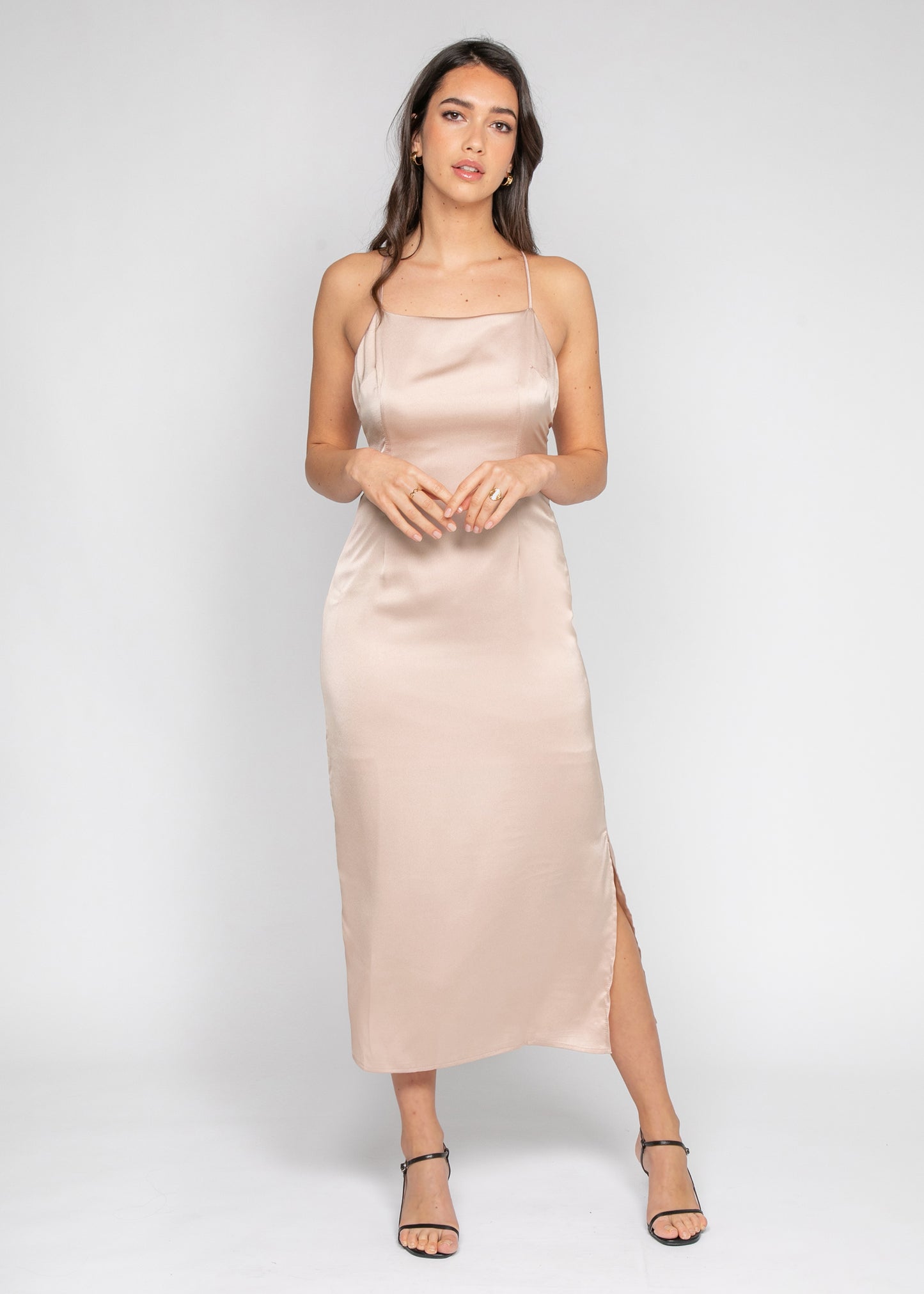 Robe en satin fendue beige