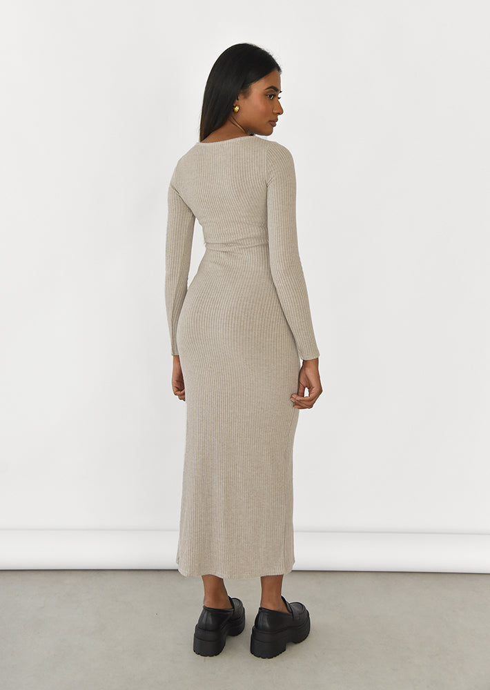 Robe mi-longue côtelée fendue beige