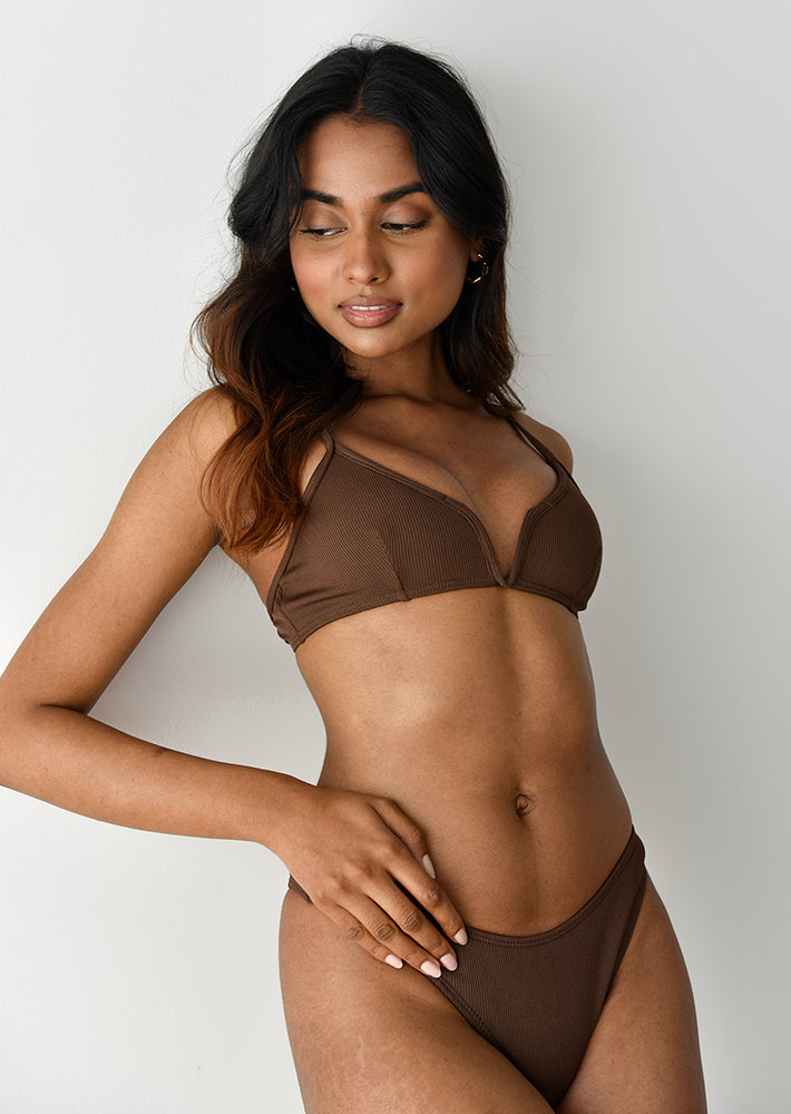 Top bikini côtelé marron armature V