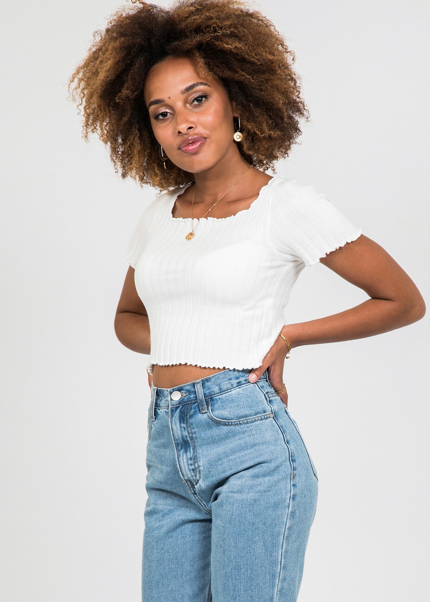 Ribbed top with lettuce edge detail in white