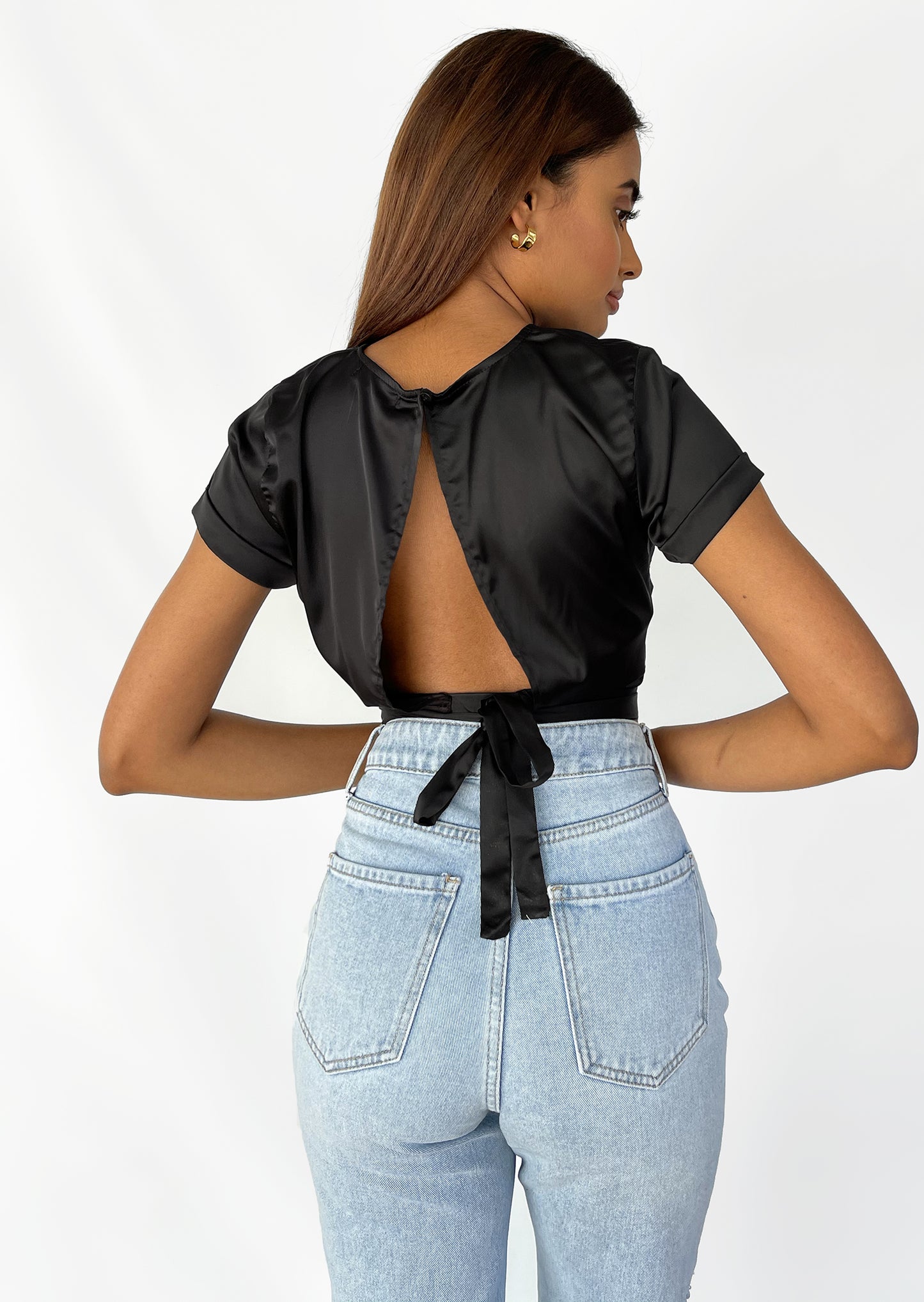 Top en satin avec liens à nouer