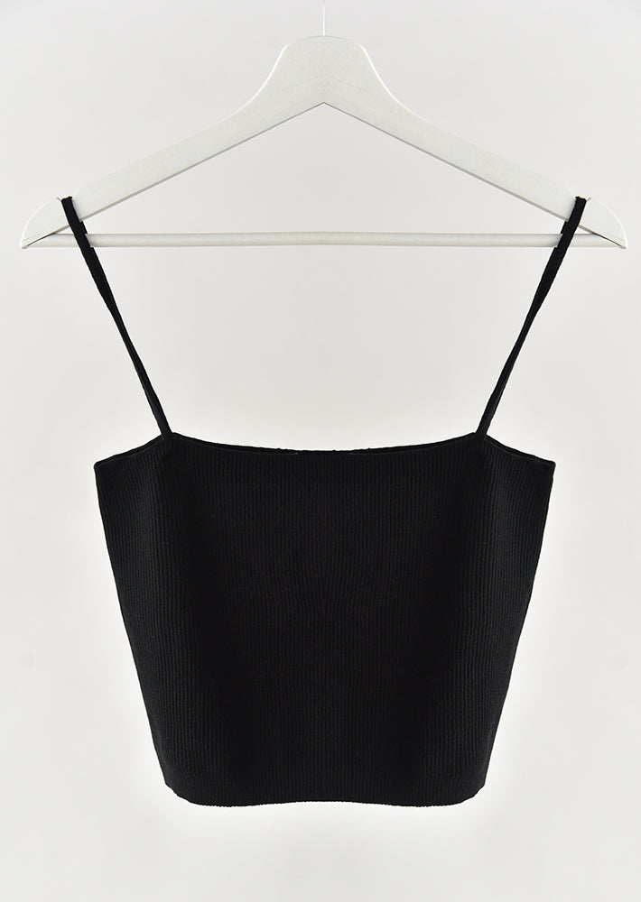 Top negro de tirantes