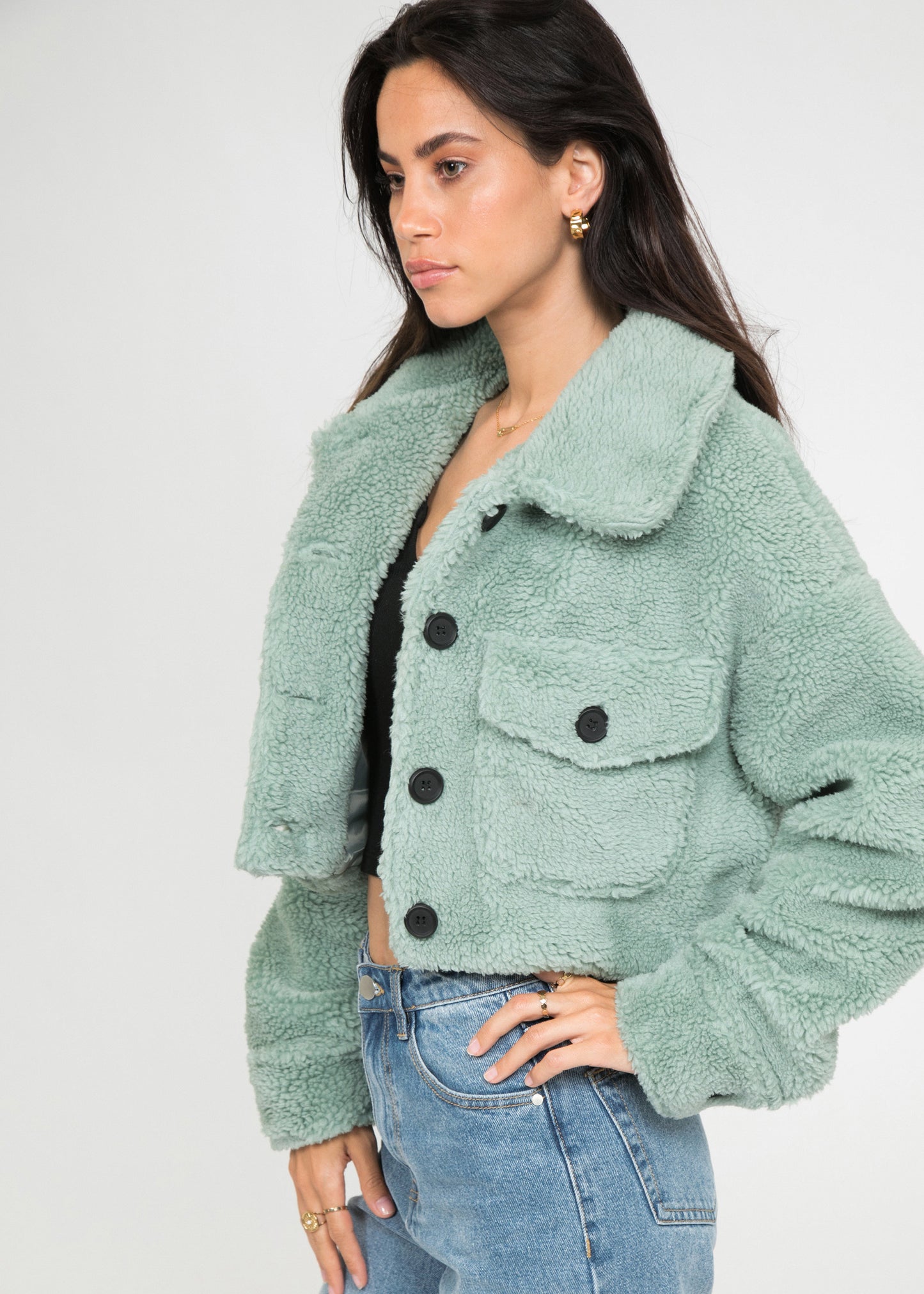 Chaqueta corta de borreguito en verde