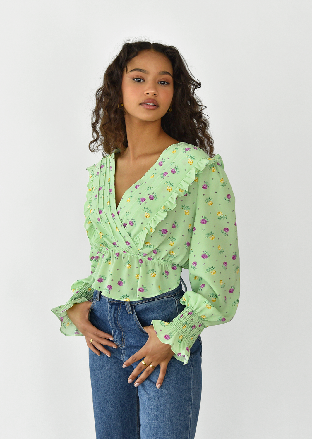 Top estampado floral volantes