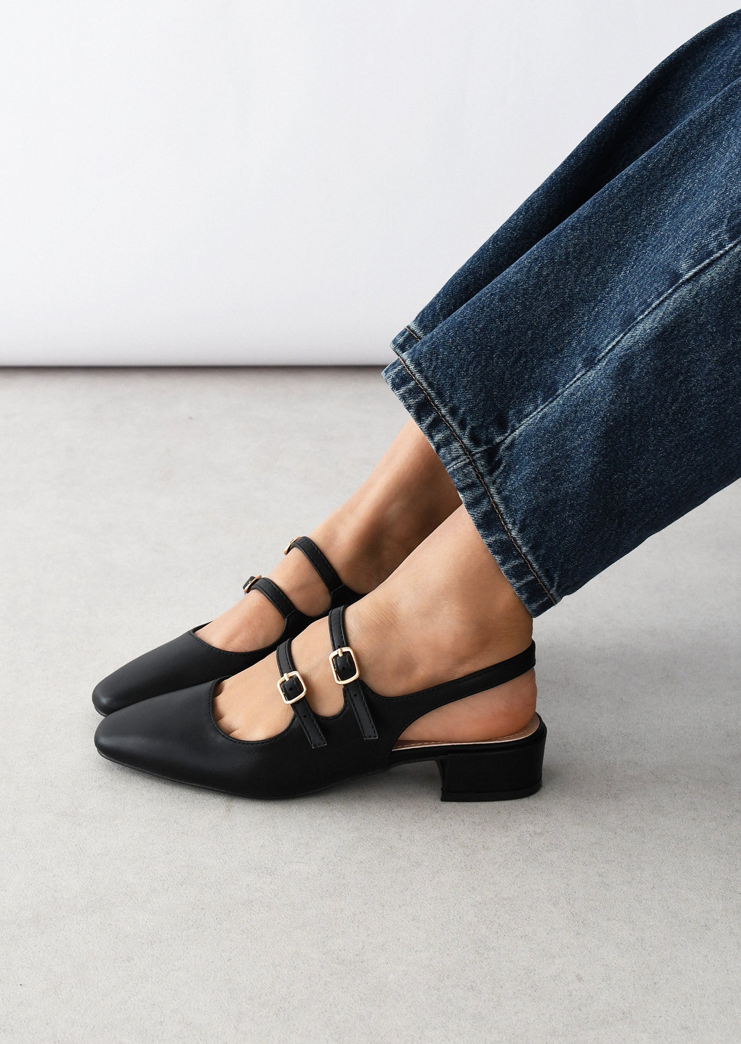 Heeled ballerinas with straps