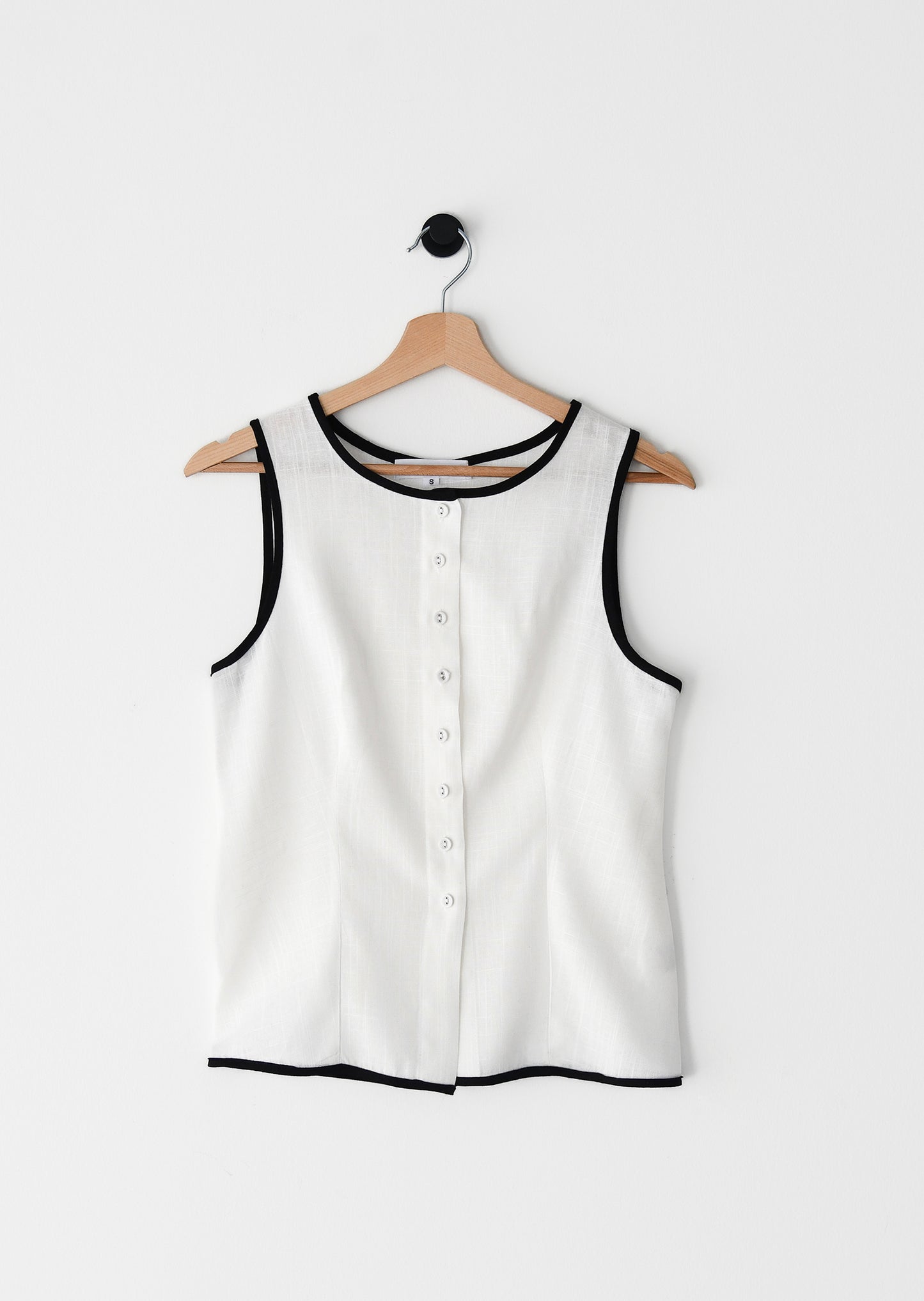 Buttoned linen top