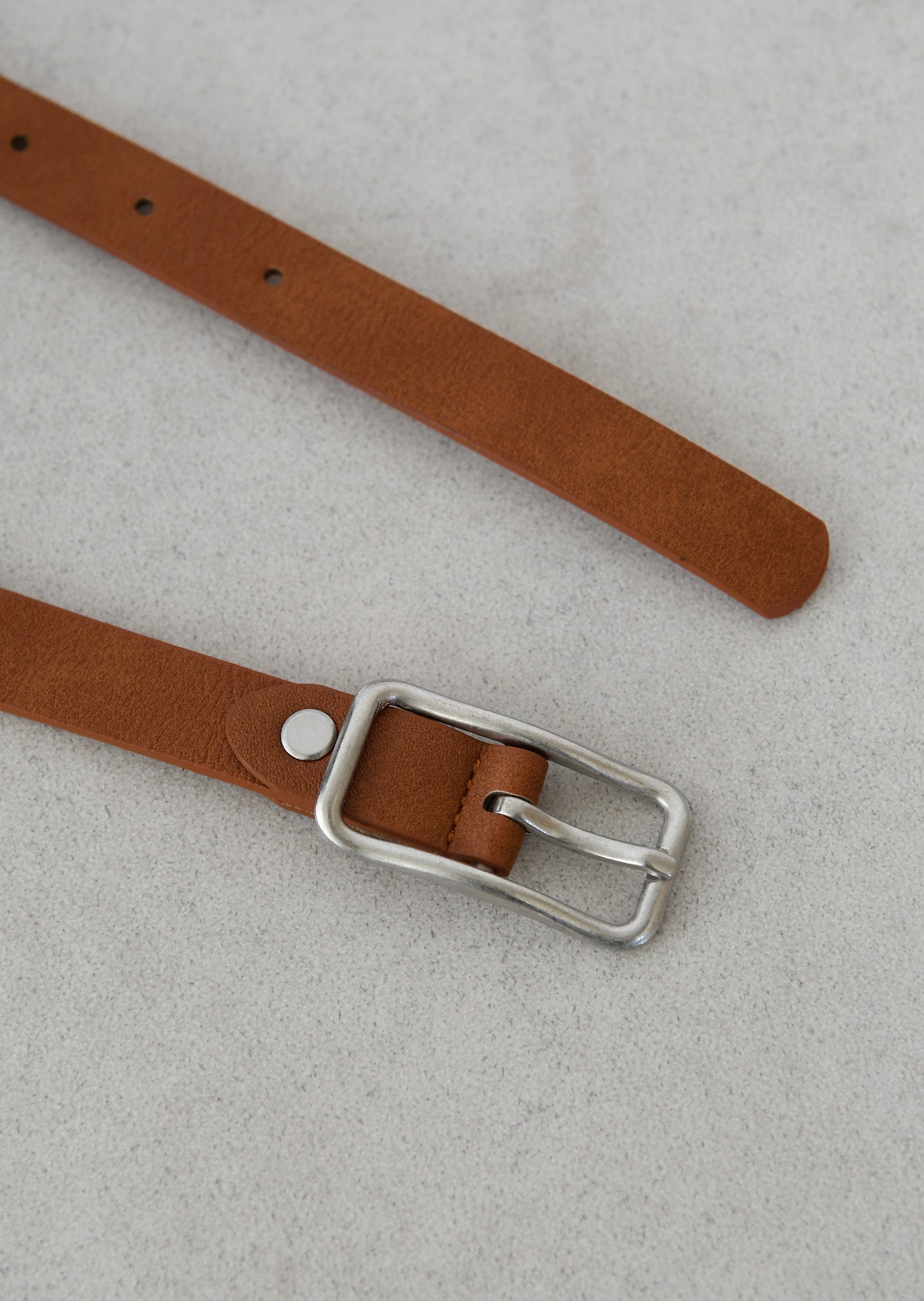 Buckle skinny belt