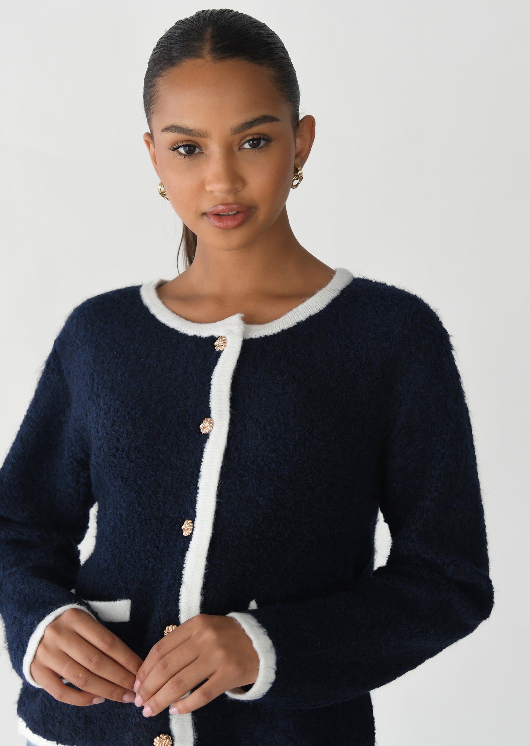 Boucl knit cardigan buttons