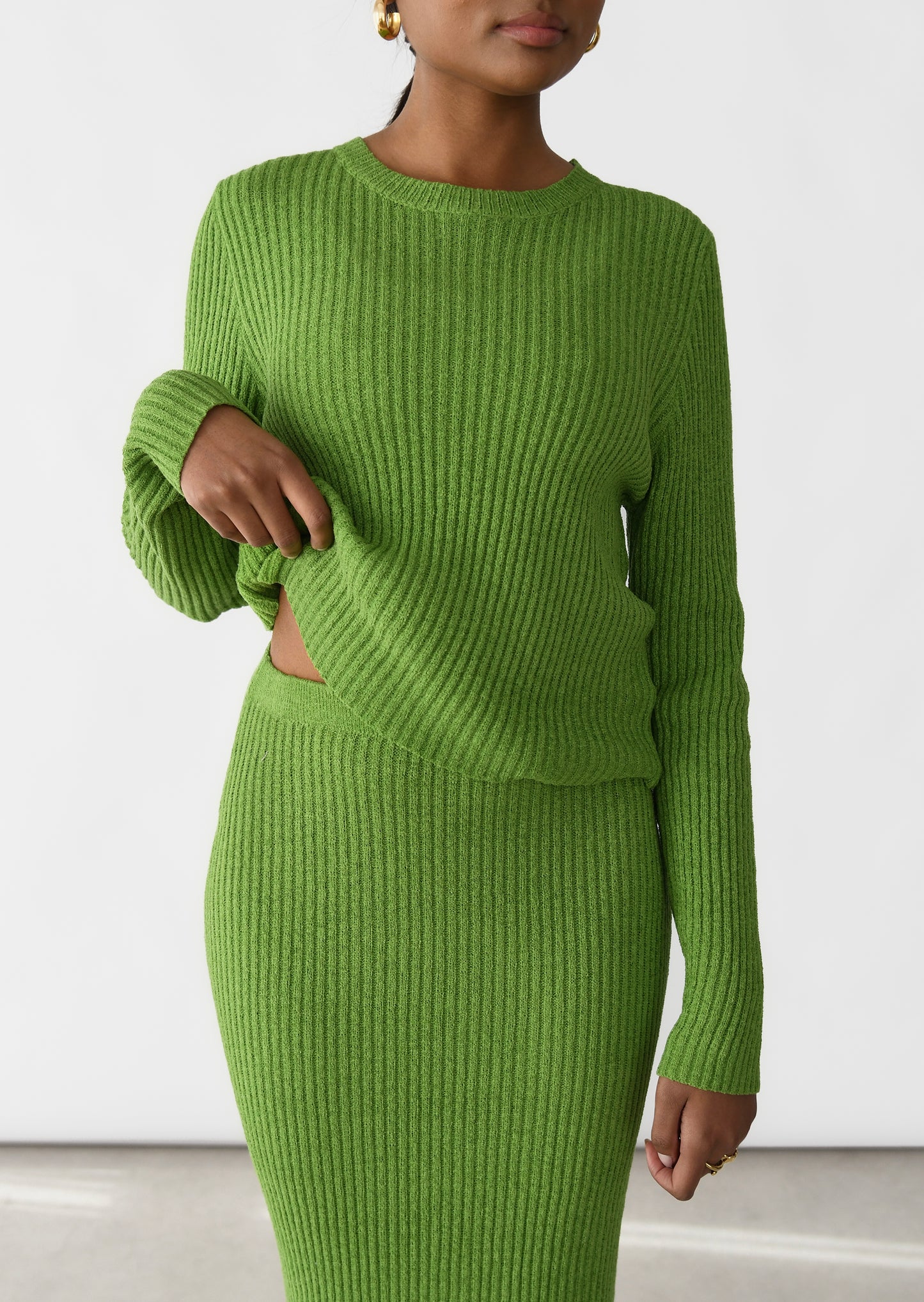 Ribbed round-neck sweater 