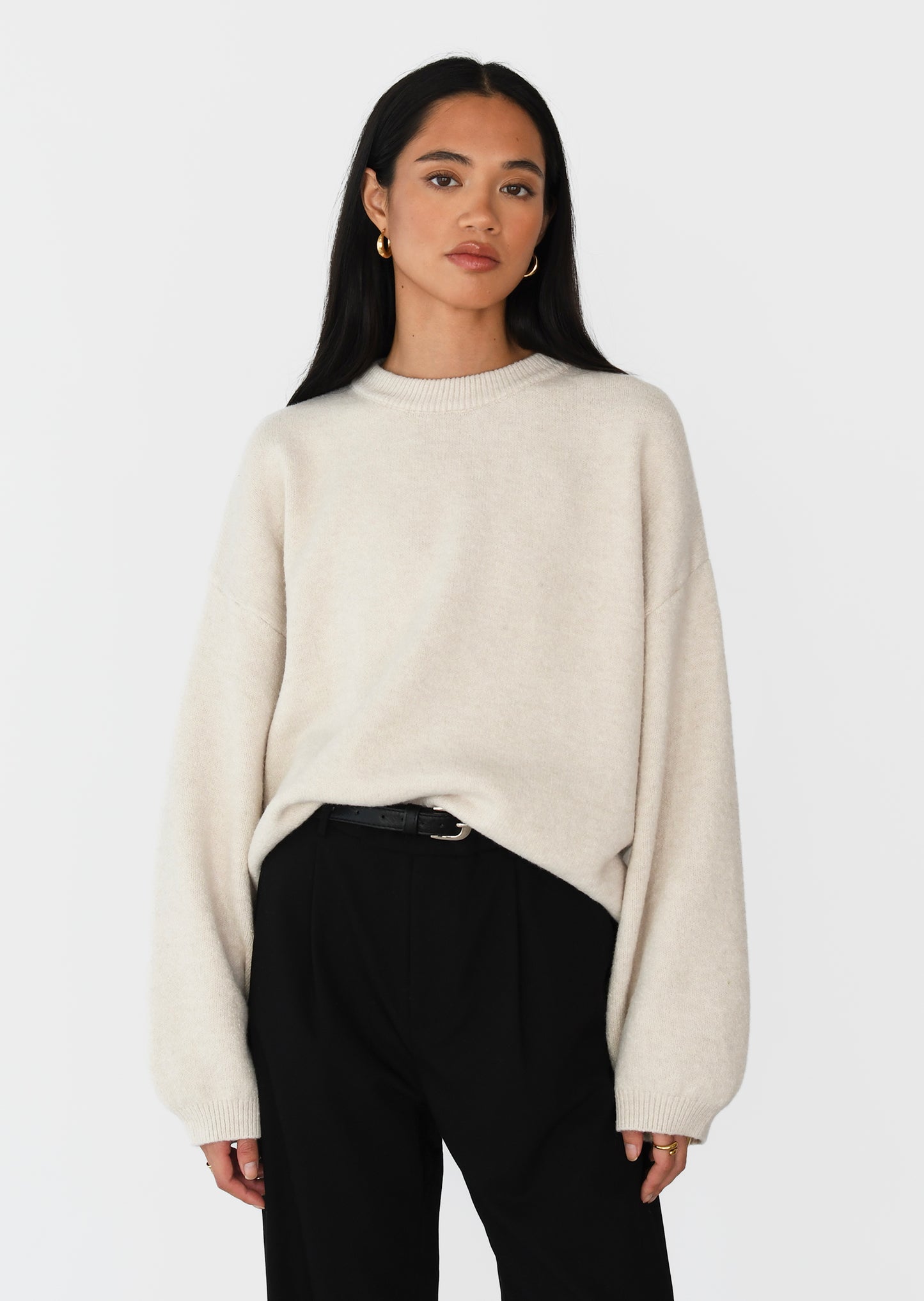 Oversized round-neck knit sweater 