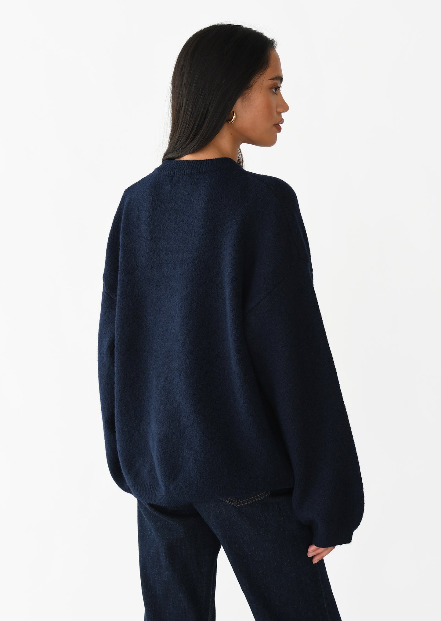 Oversized round-neck knit sweater 