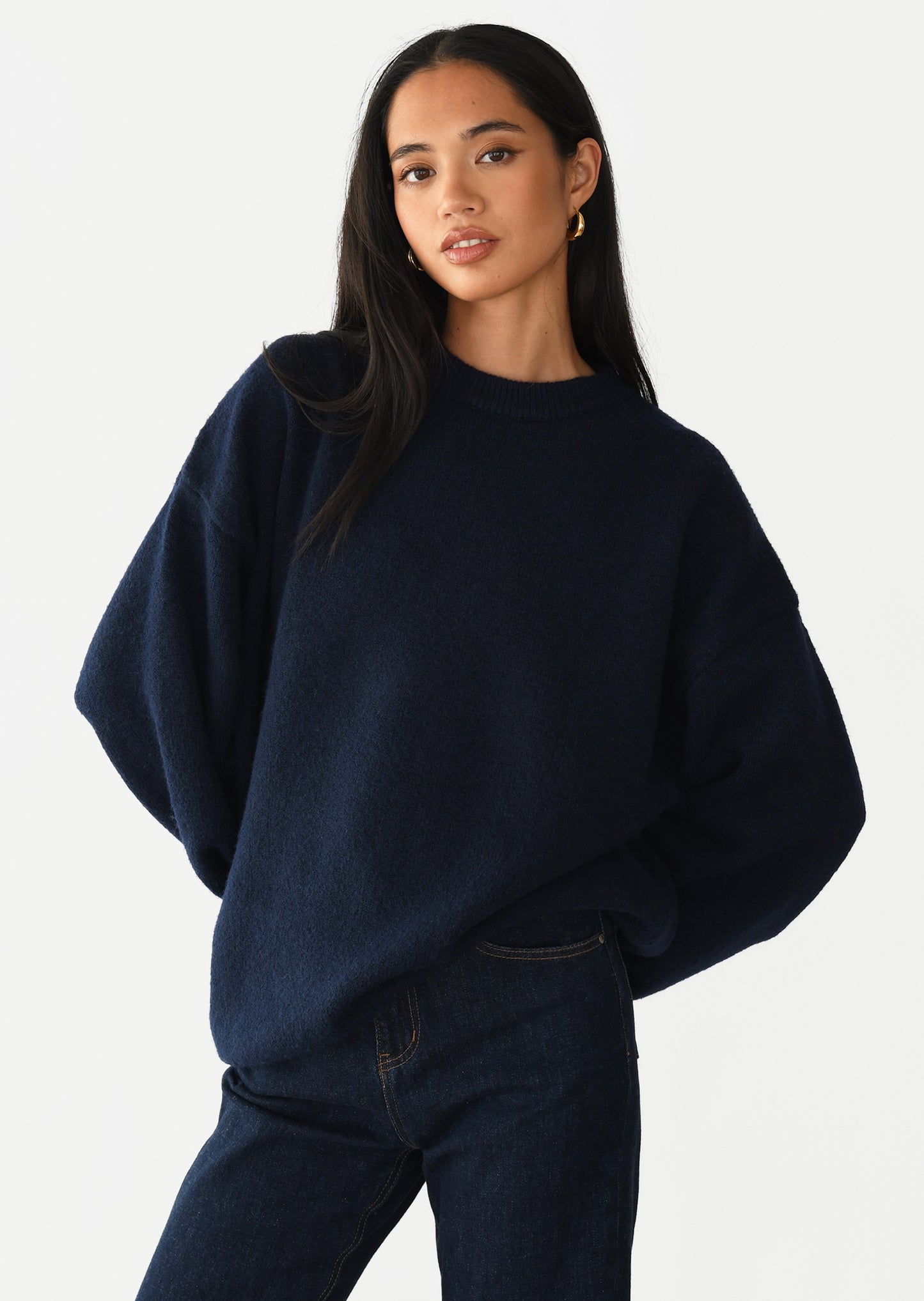 Oversized round-neck knit sweater 