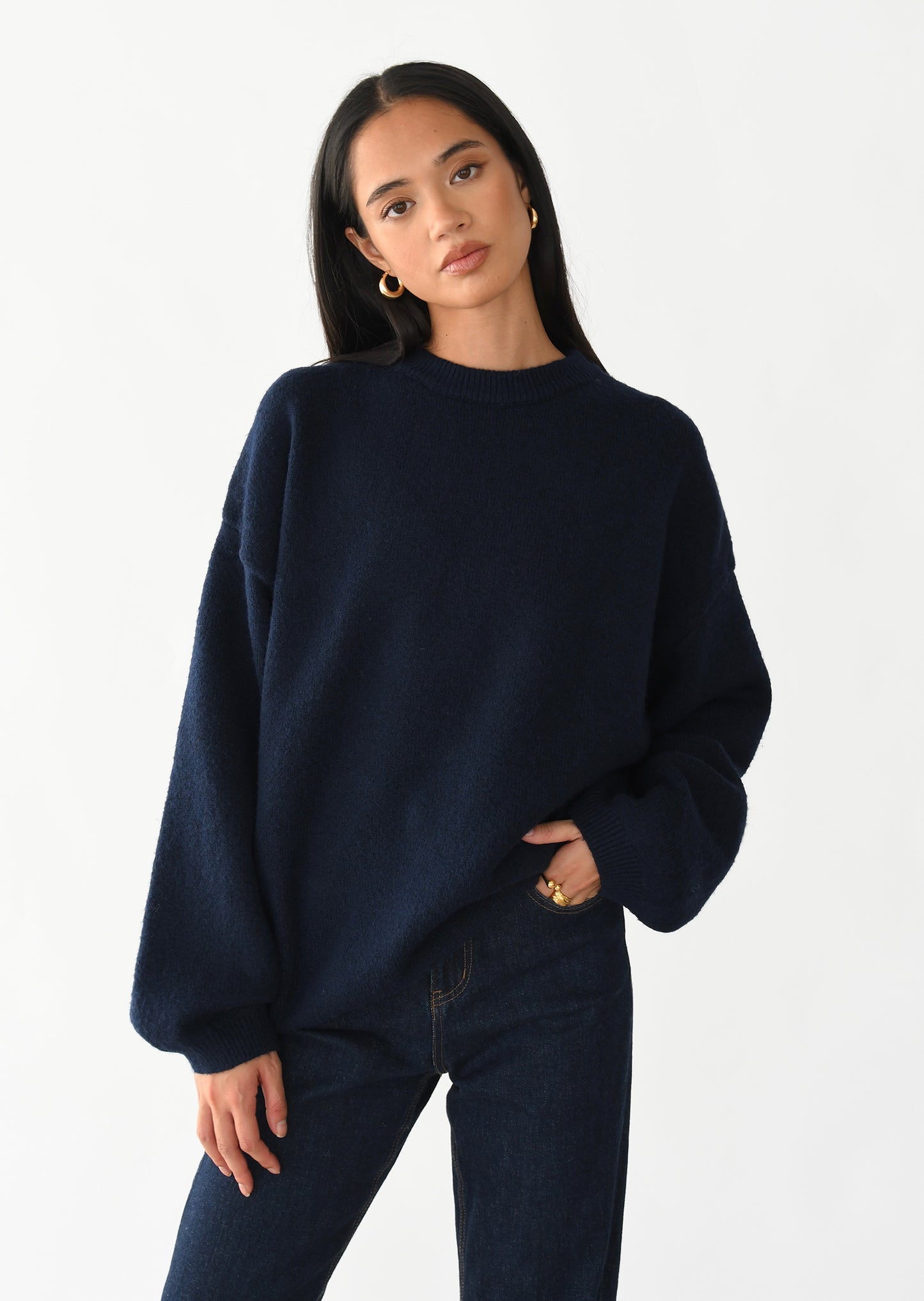 Oversized round-neck knit sweater 