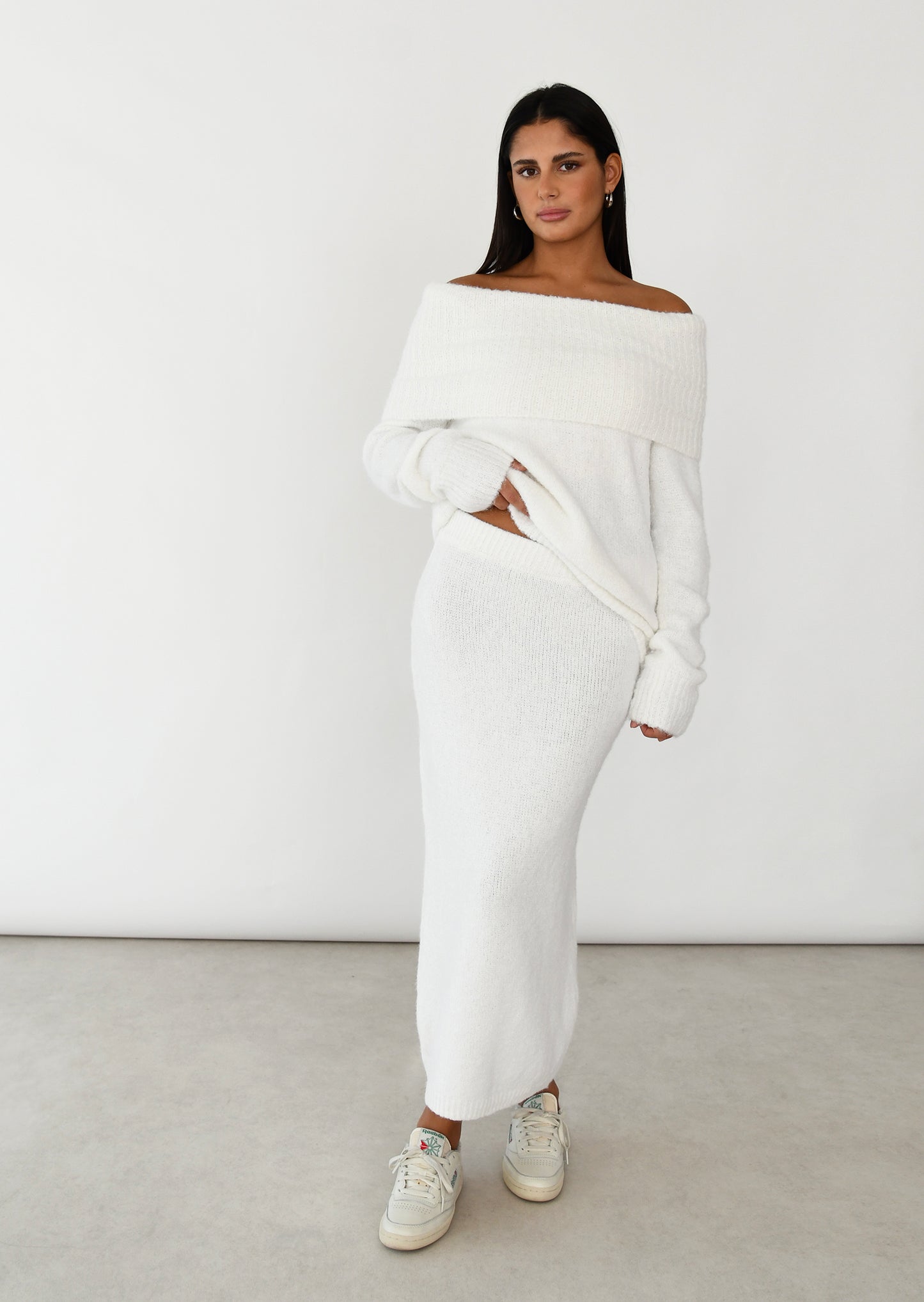 Off-the-shoulder knitted sweater