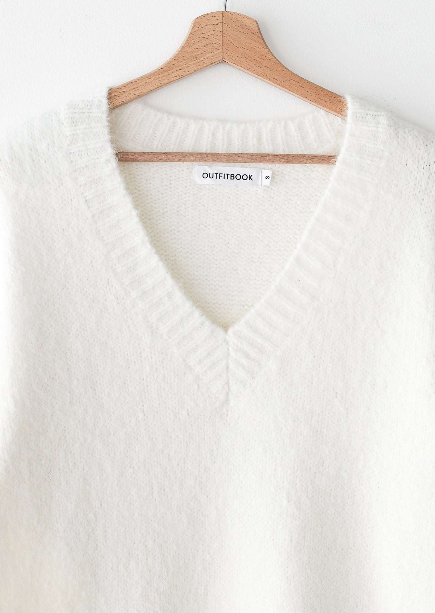 Oversized V-neck knit sweater 