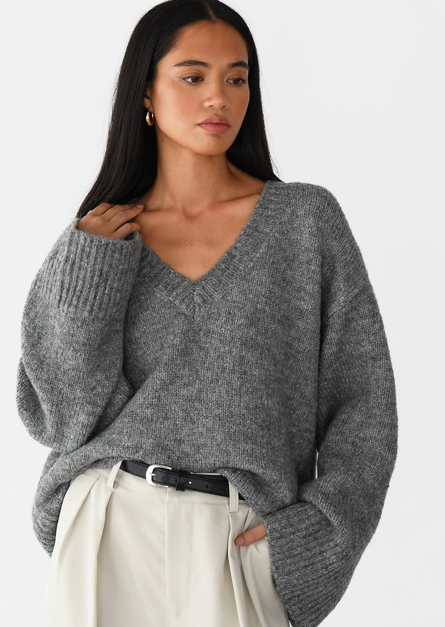 Oversized V-neck knit sweater 