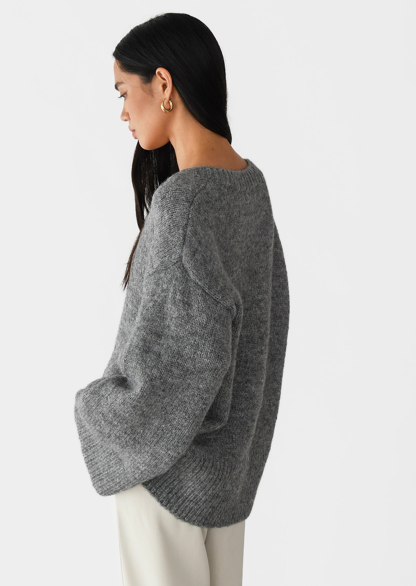 Oversized V-neck knit sweater 