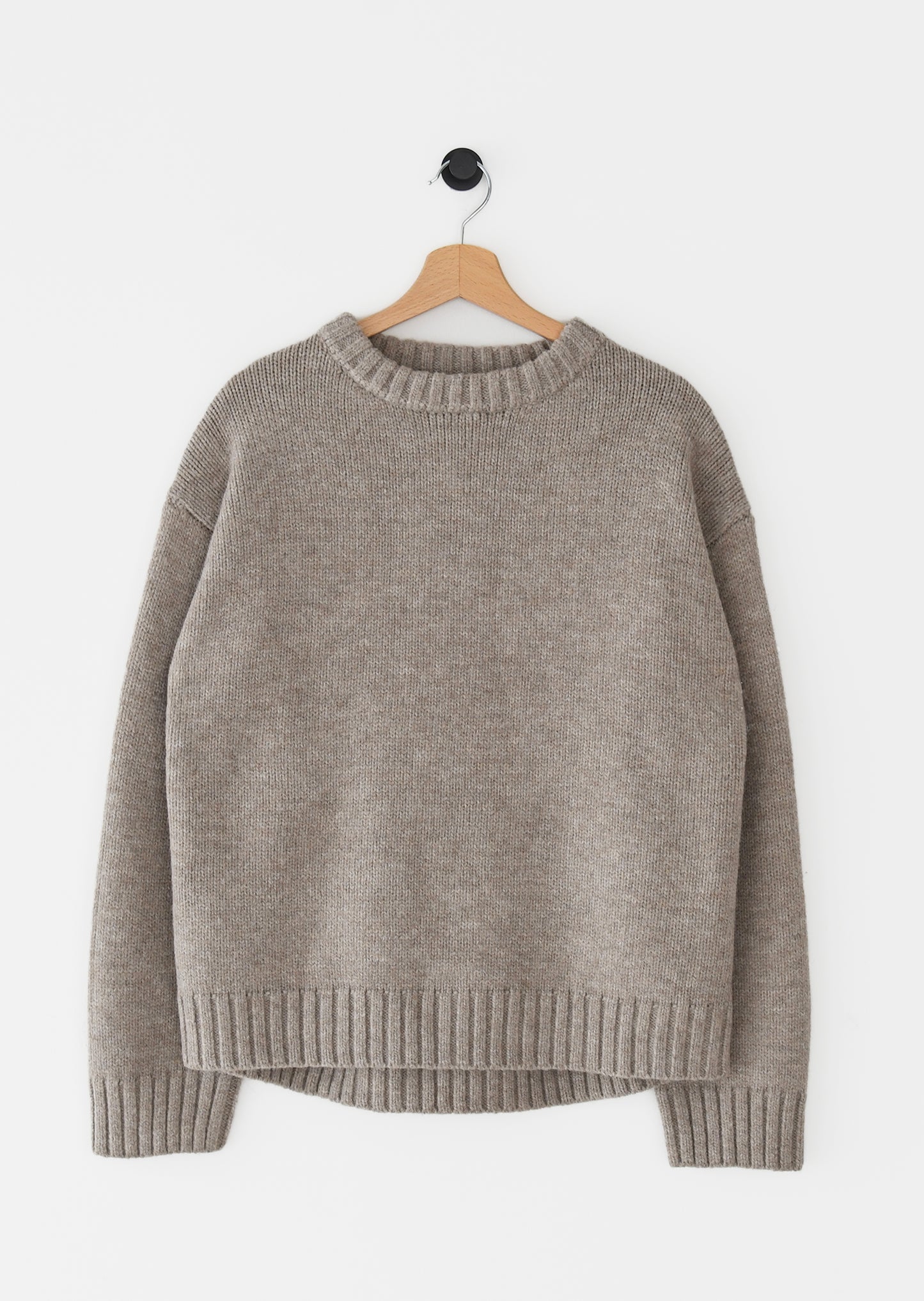 Round neck knit sweater 