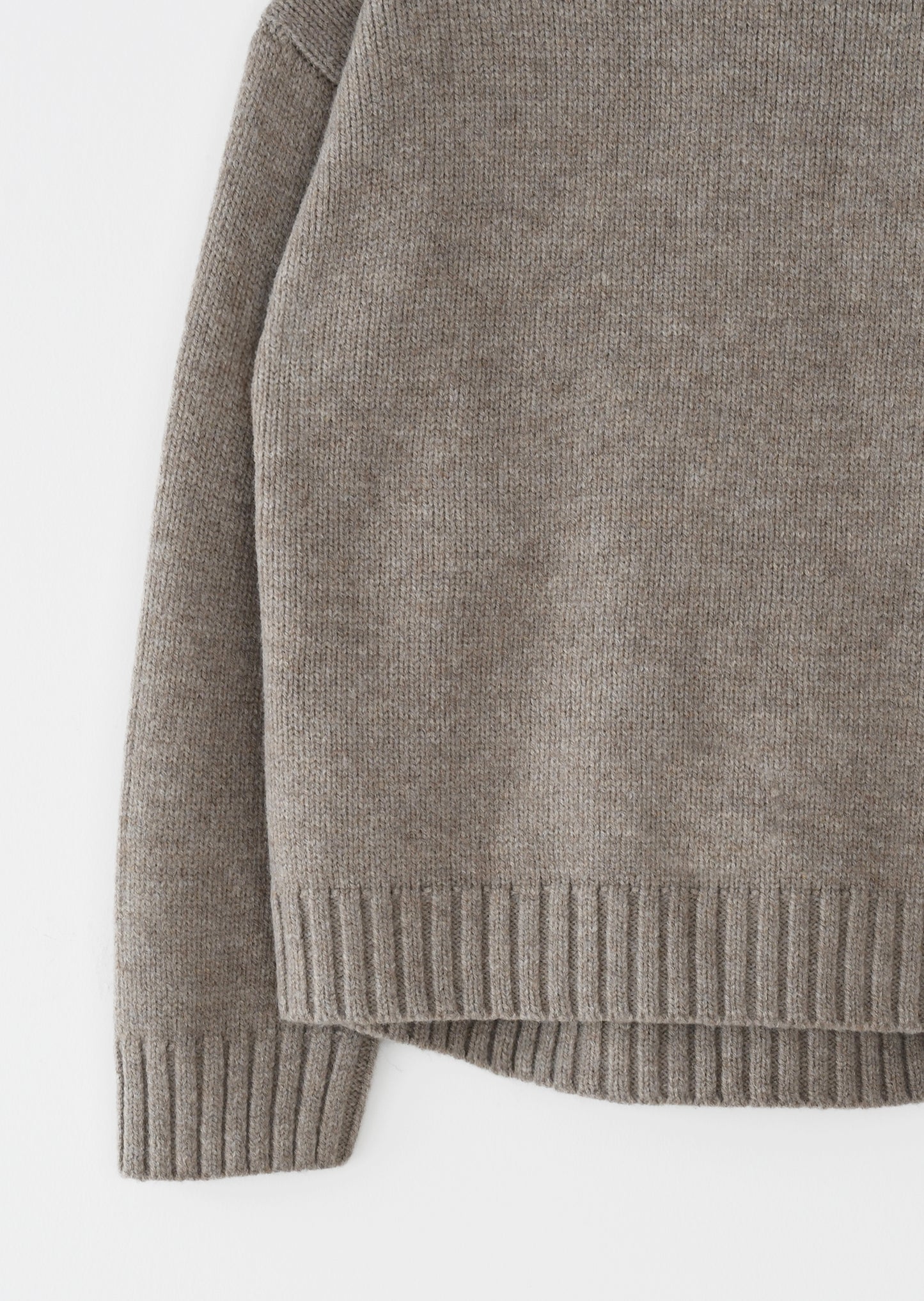 Round neck knit sweater 