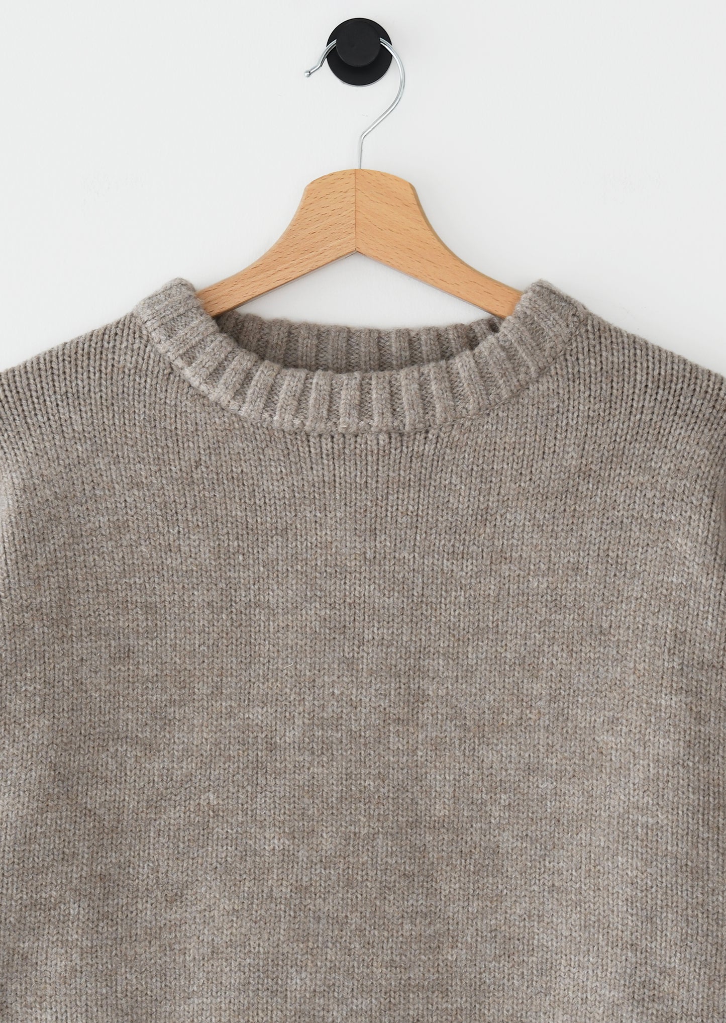 Round neck knit sweater 