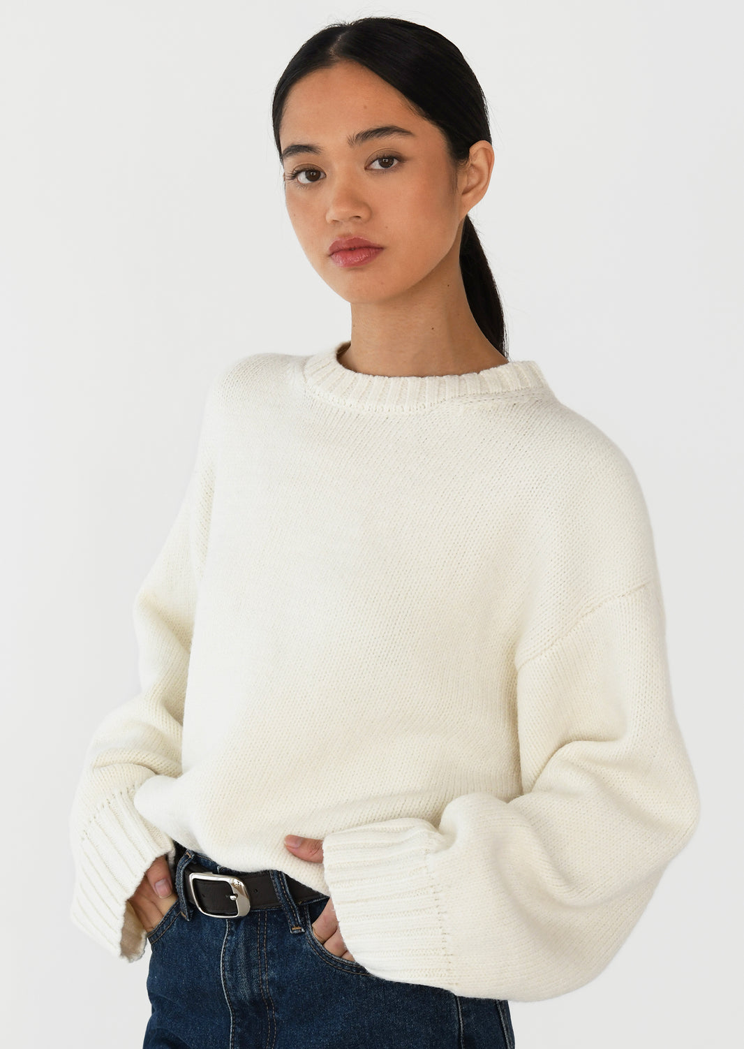 Round neck knit sweater 